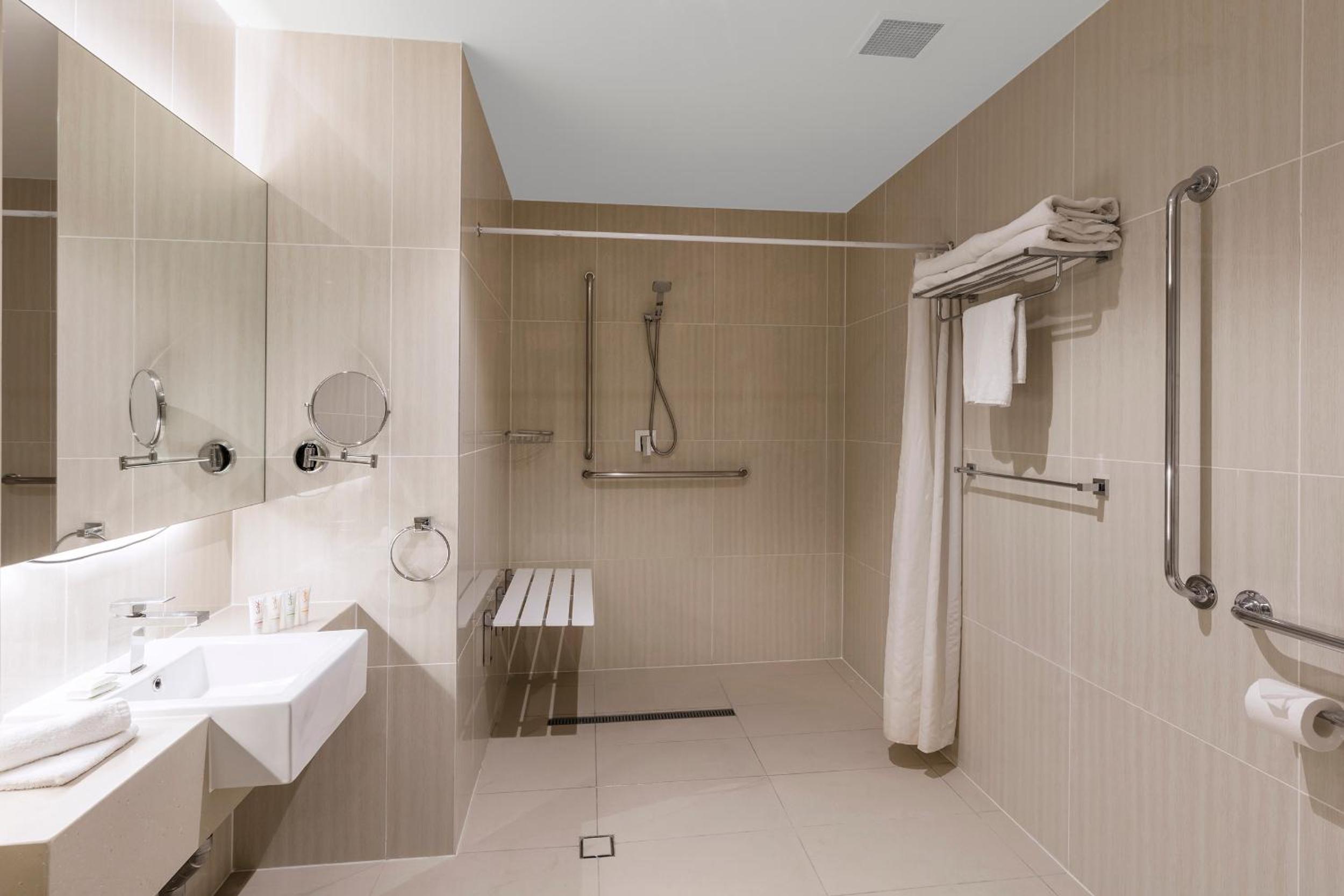 Deluxe King Room - Disability Access