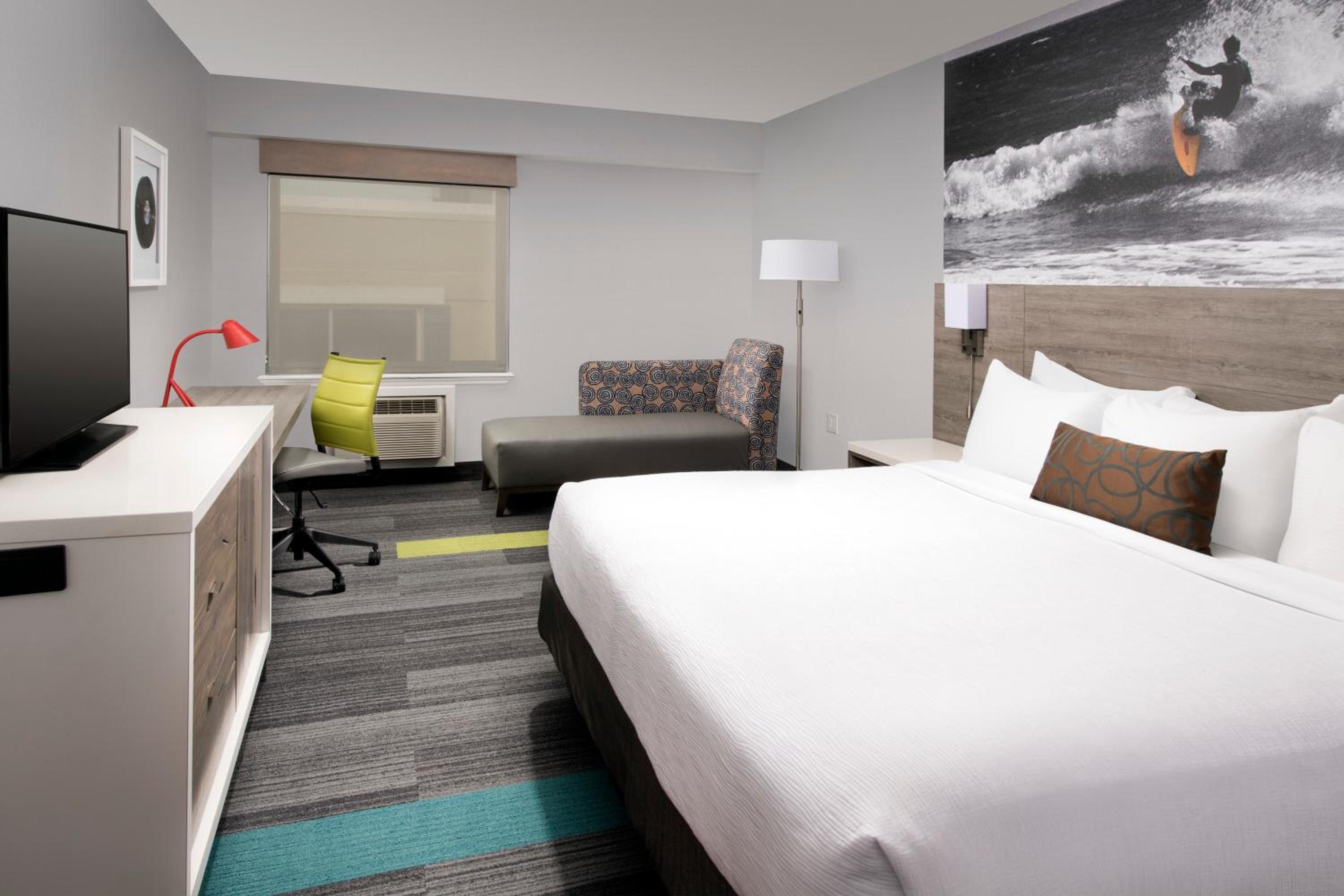 King Room - Non-Smoking - Photo 2