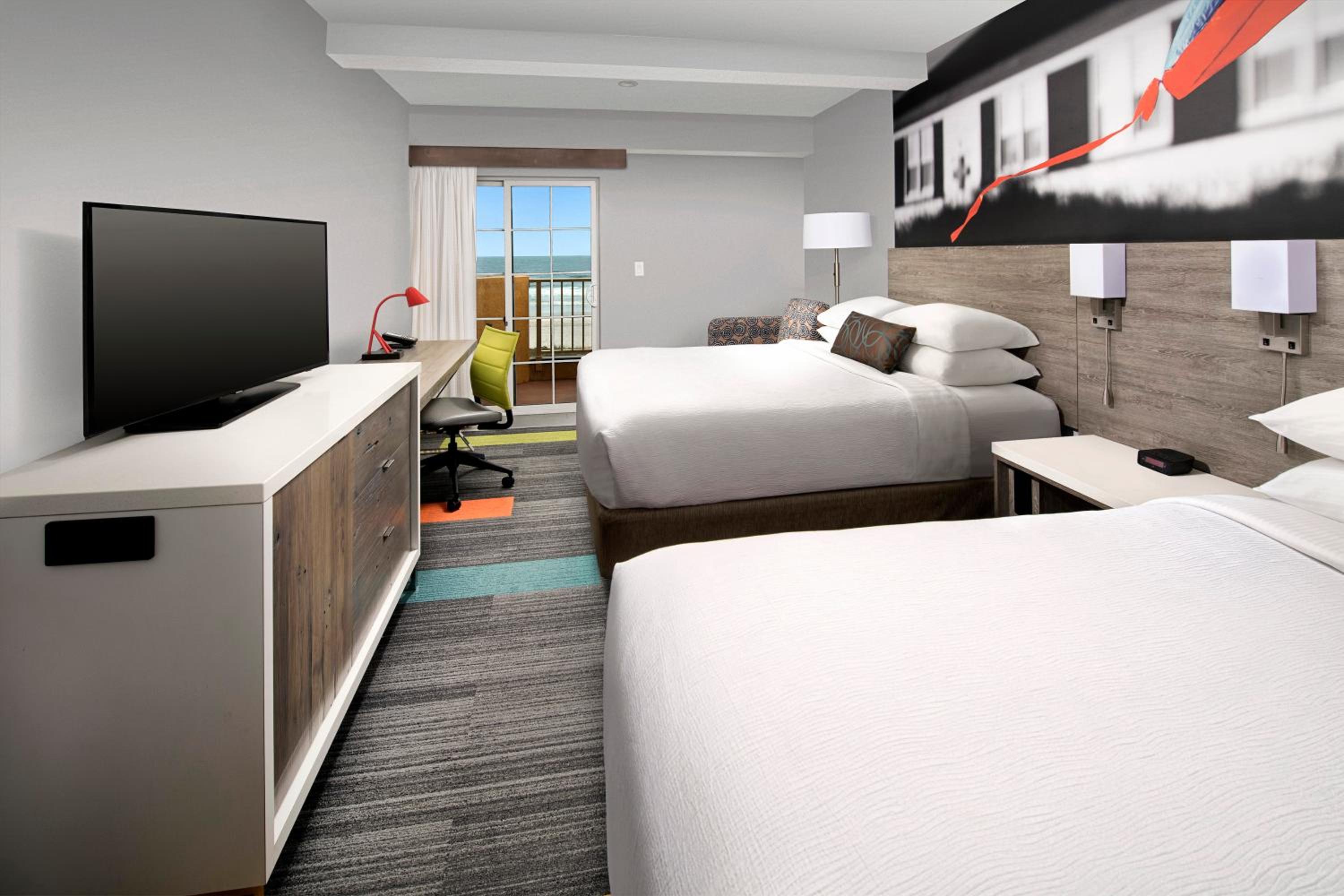 Queen Room with Two Queen Beds - Ocean Front photo 2
