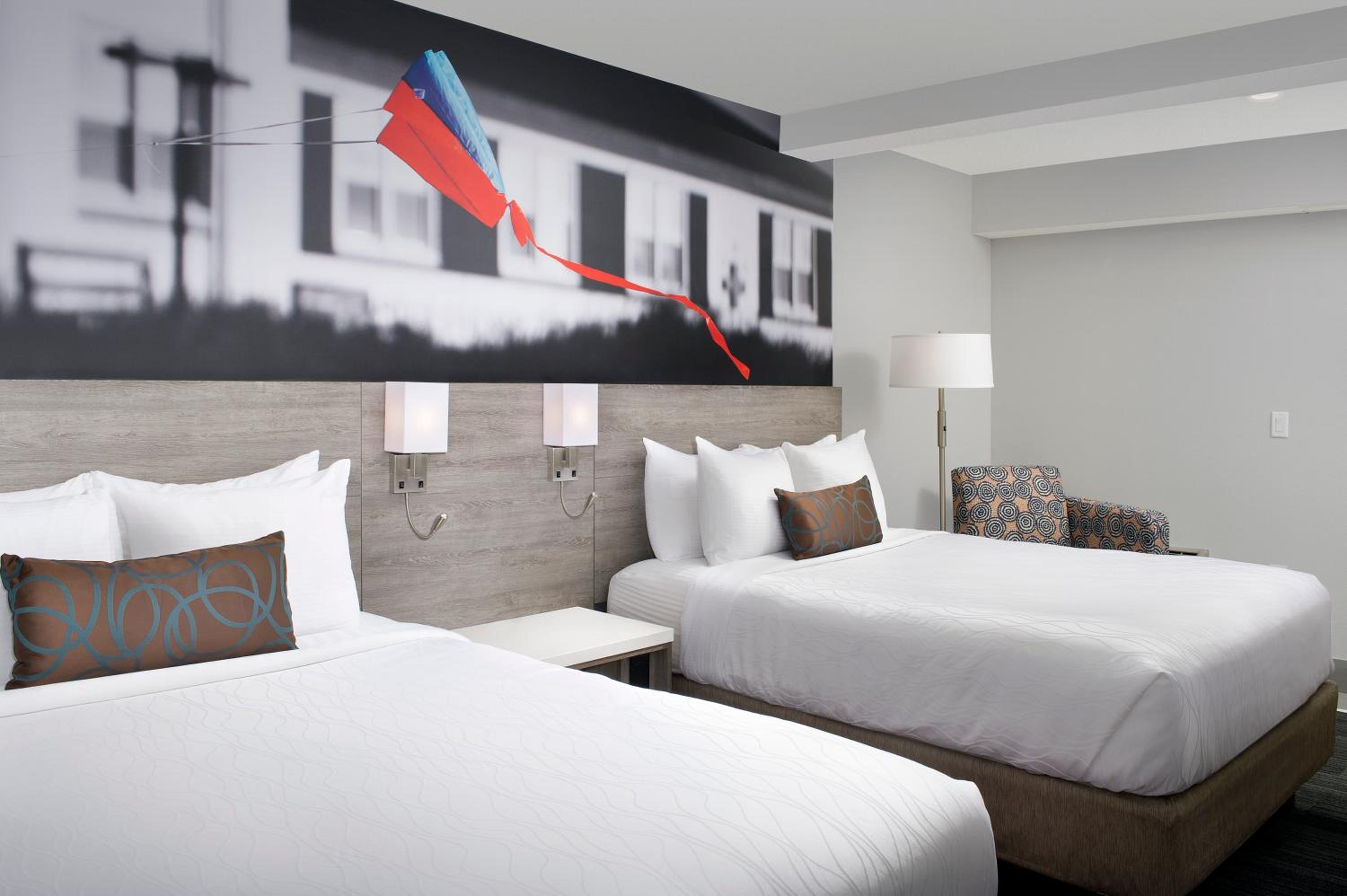Queen Room with Two Queen Beds - City View - Photo 6