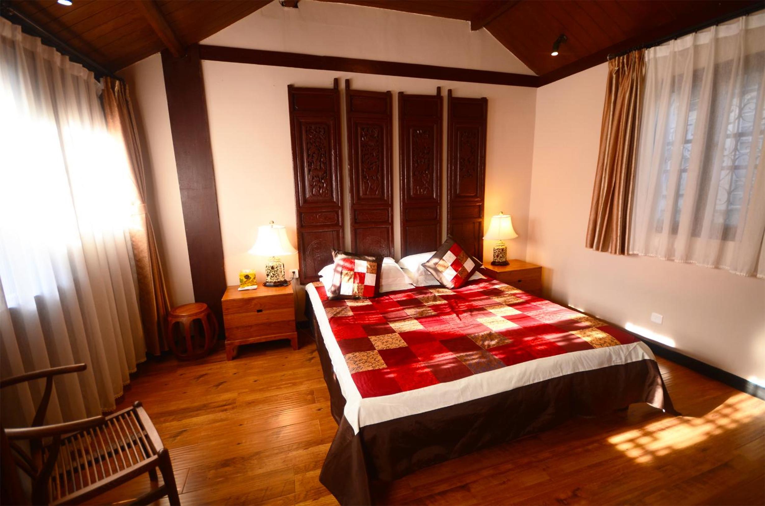 Queen Room photo 2