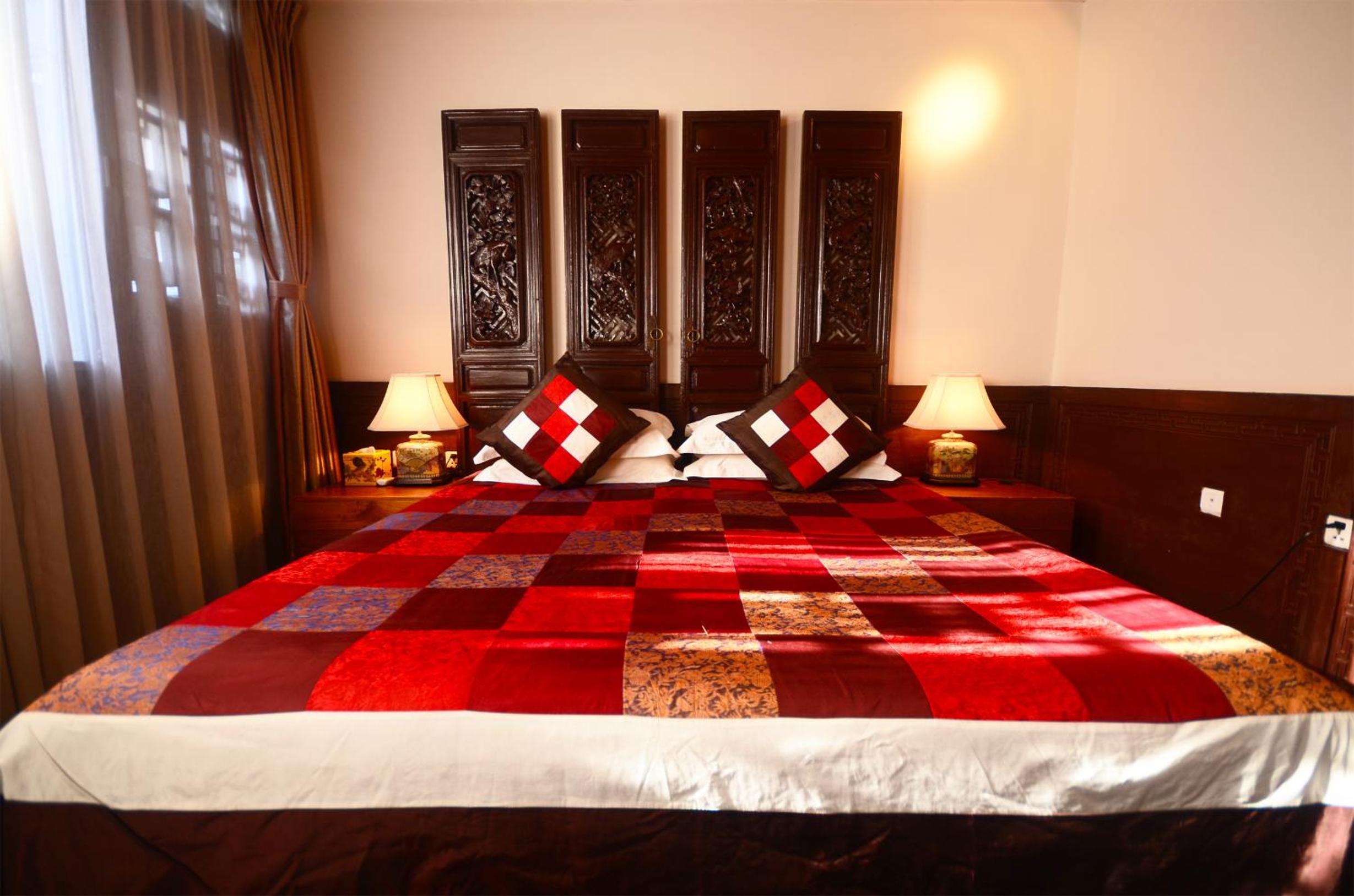 Queen Room photo 1