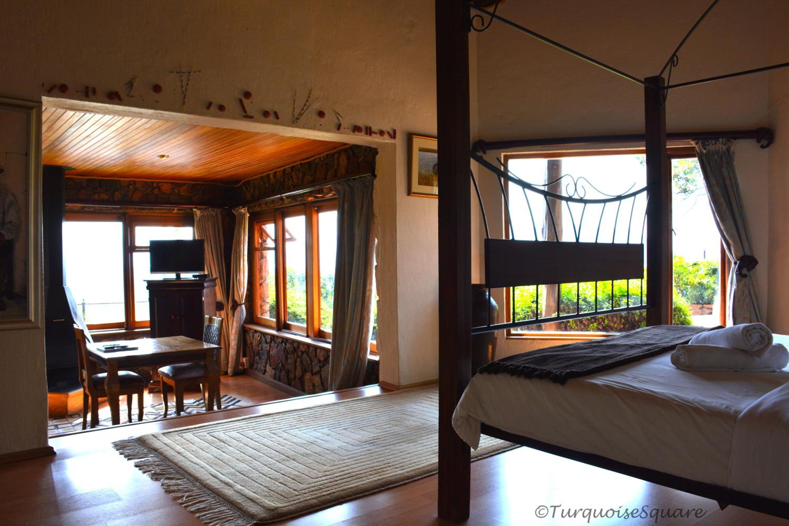 Deluxe King Suite - Photo 2