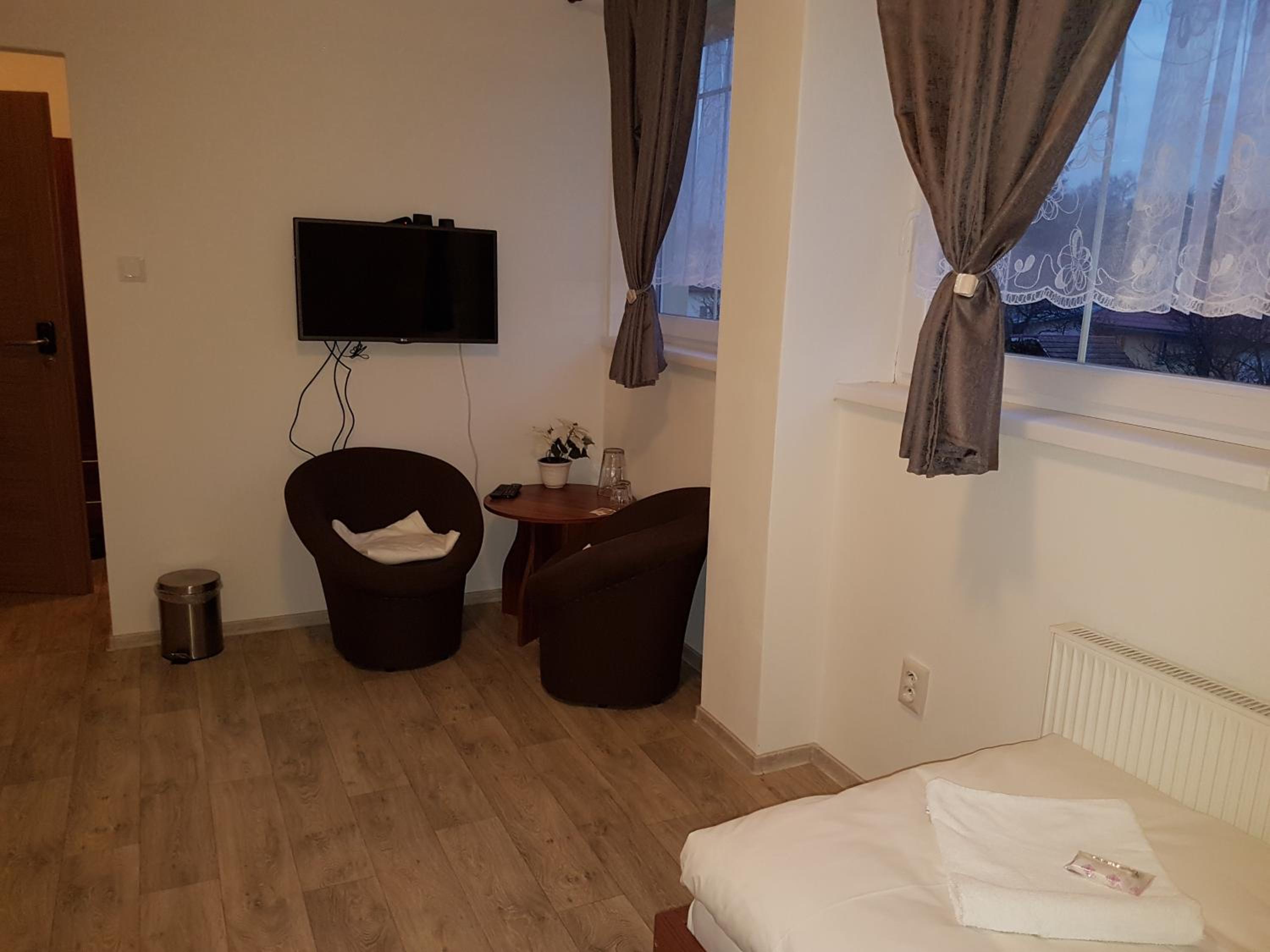 Double or Twin Room - Photo 14
