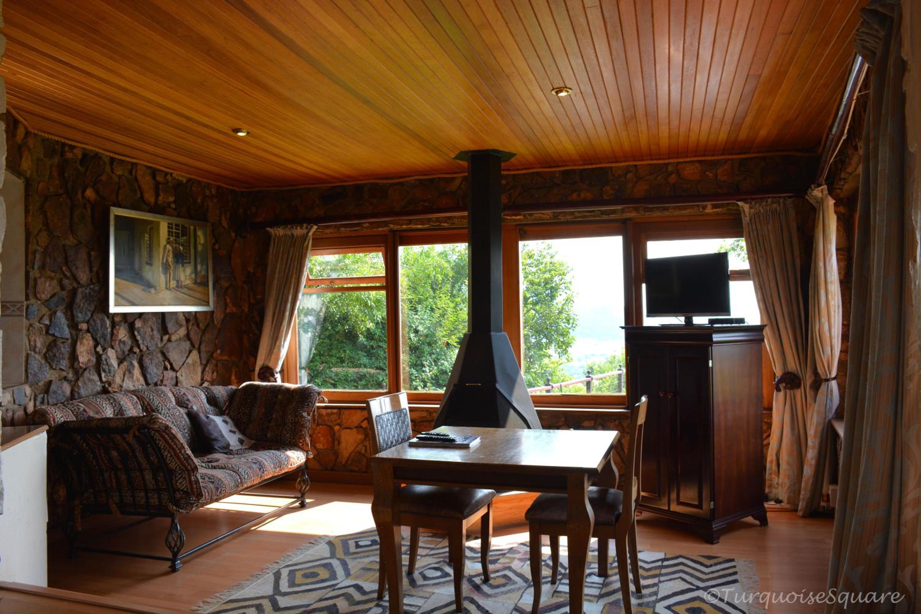 Deluxe King Suite - Photo 3