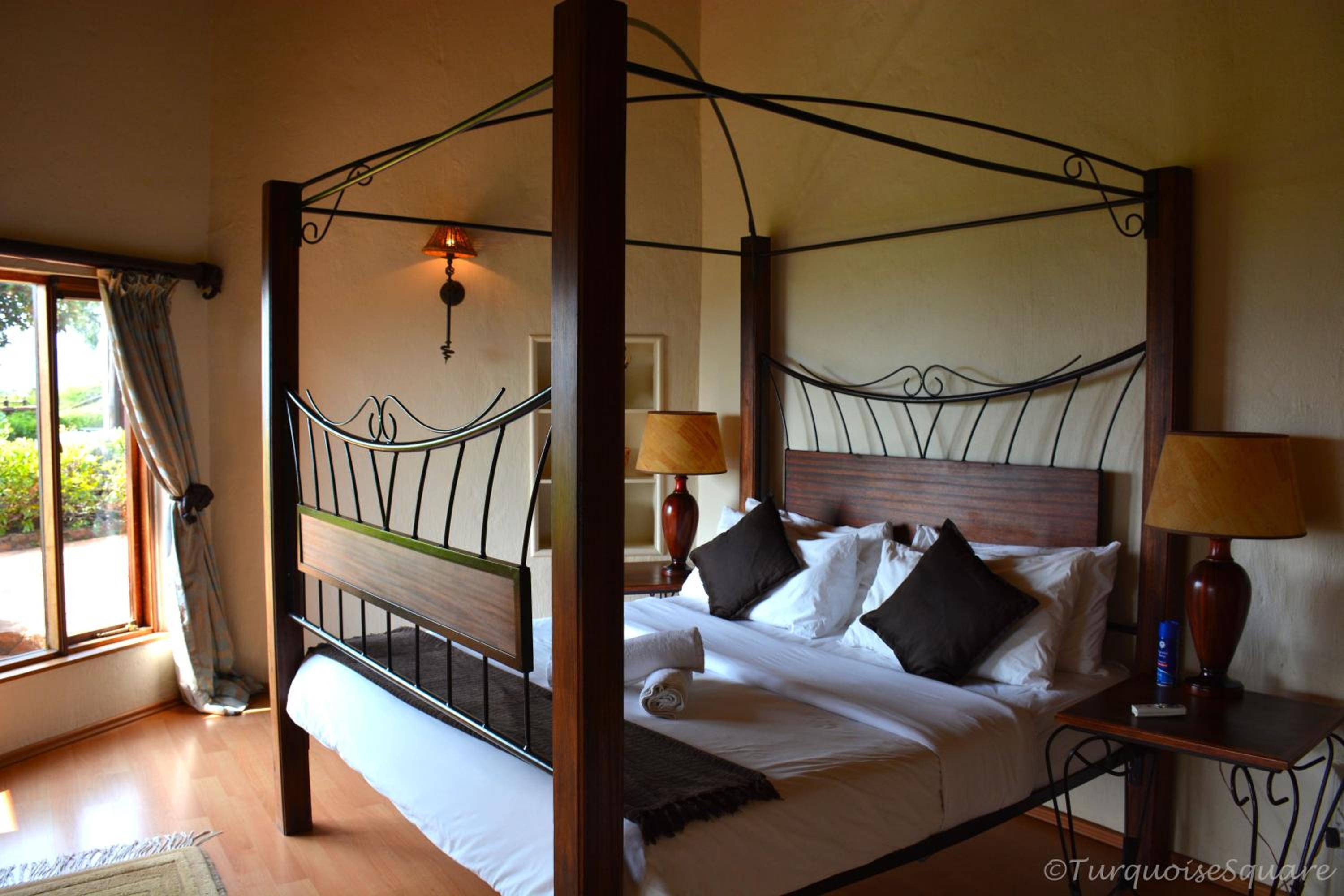 Deluxe King Suite - Photo 5