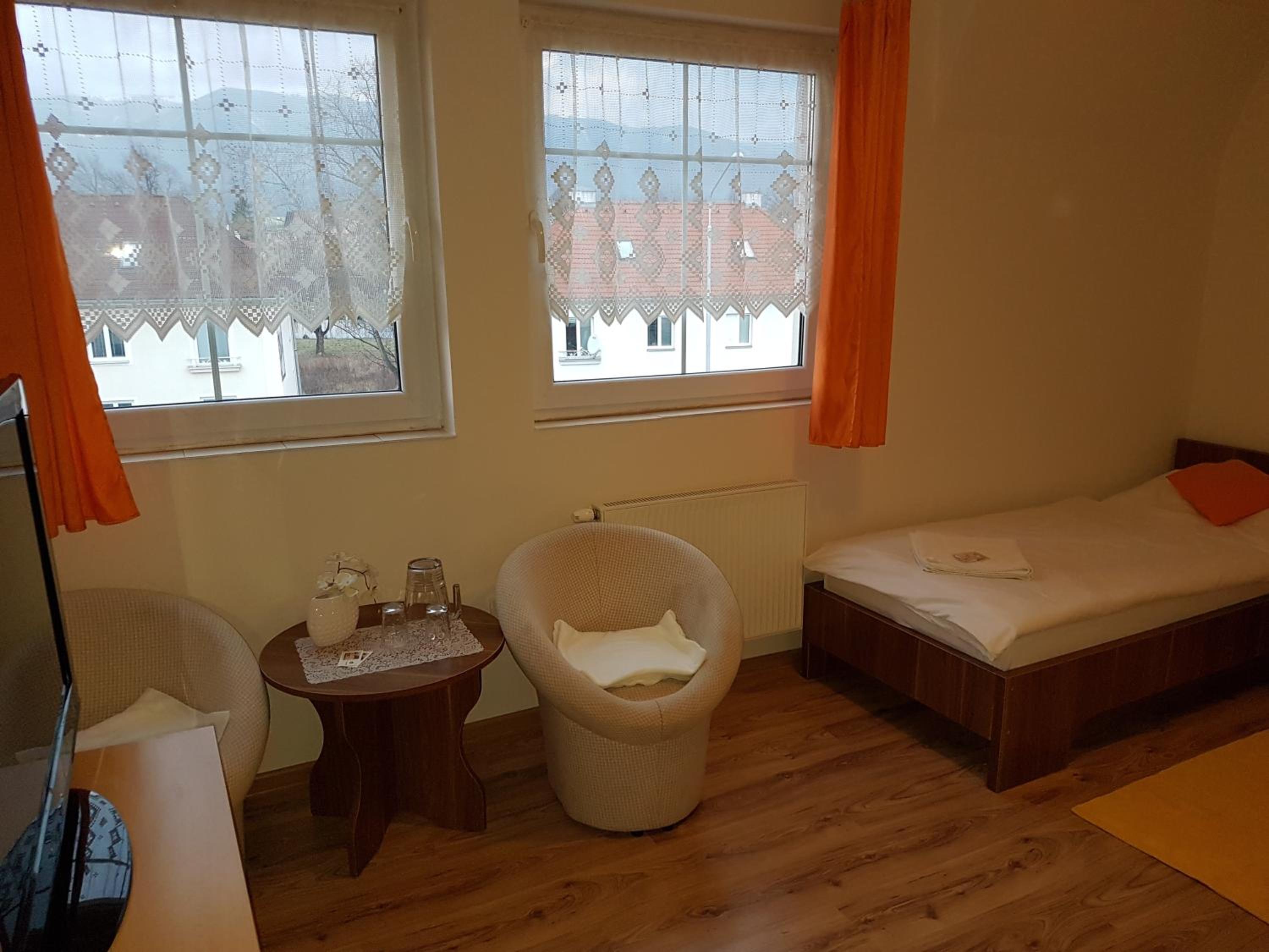 Double or Twin Room - Photo 7