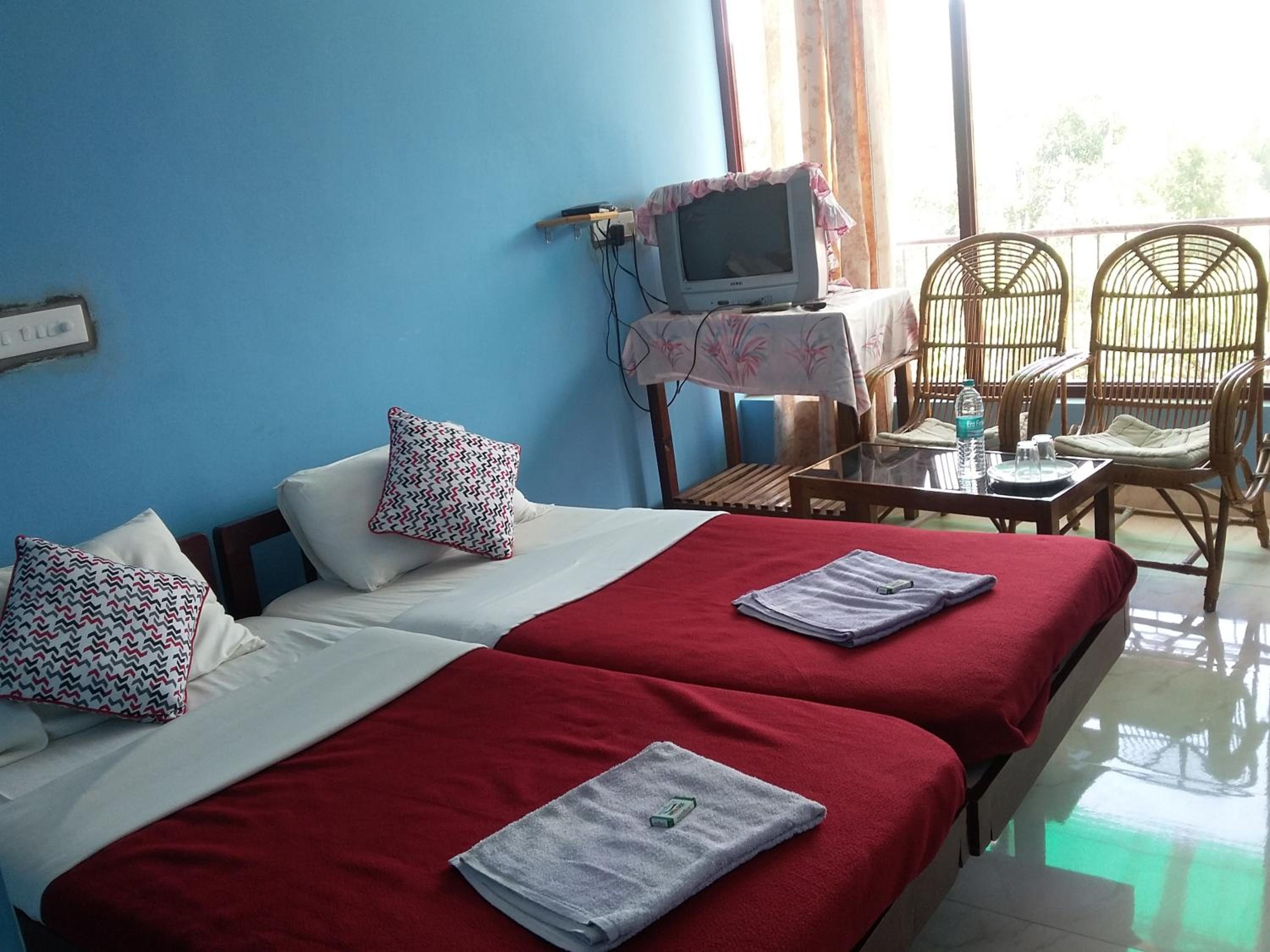 Double or Twin Room with Balcony - Photo 3
