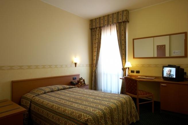 Single Room with French Bed photo 1