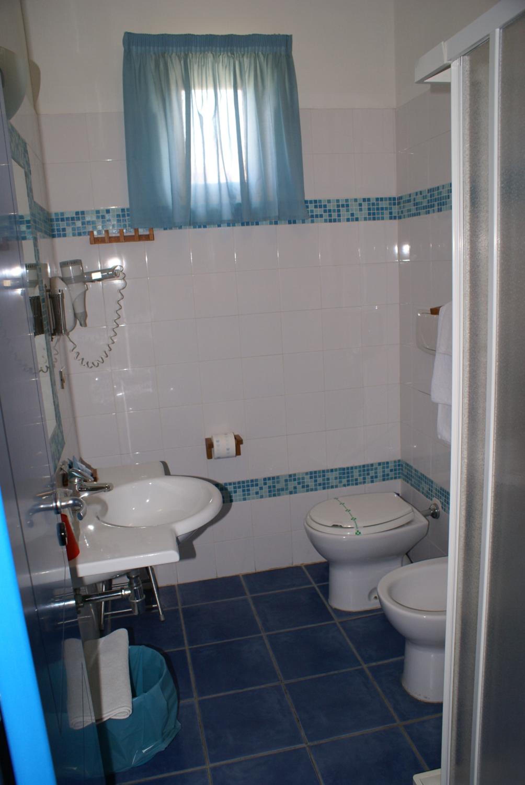 Triple Room (2 Adults + 1 Child) photo 2