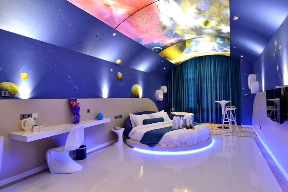 Luxury Double Room with Round Bed photo 2