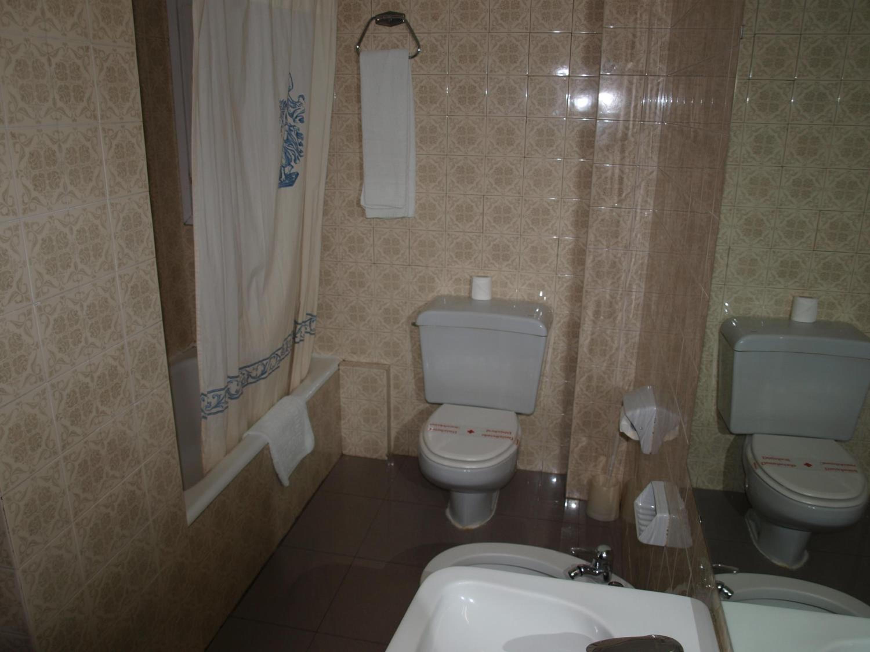 Double or Twin Room - Photo 2