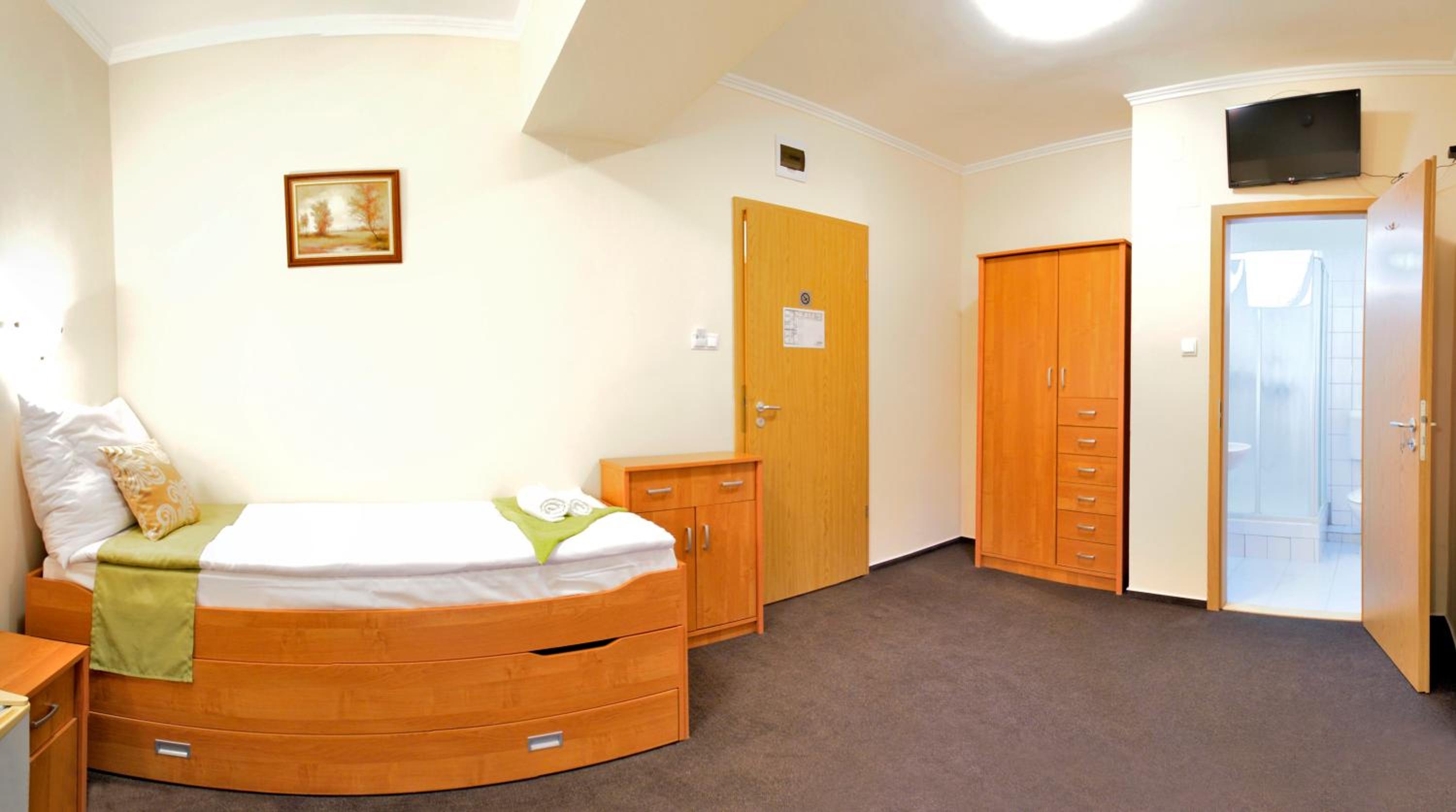 Single Room with Bathroom photo 3