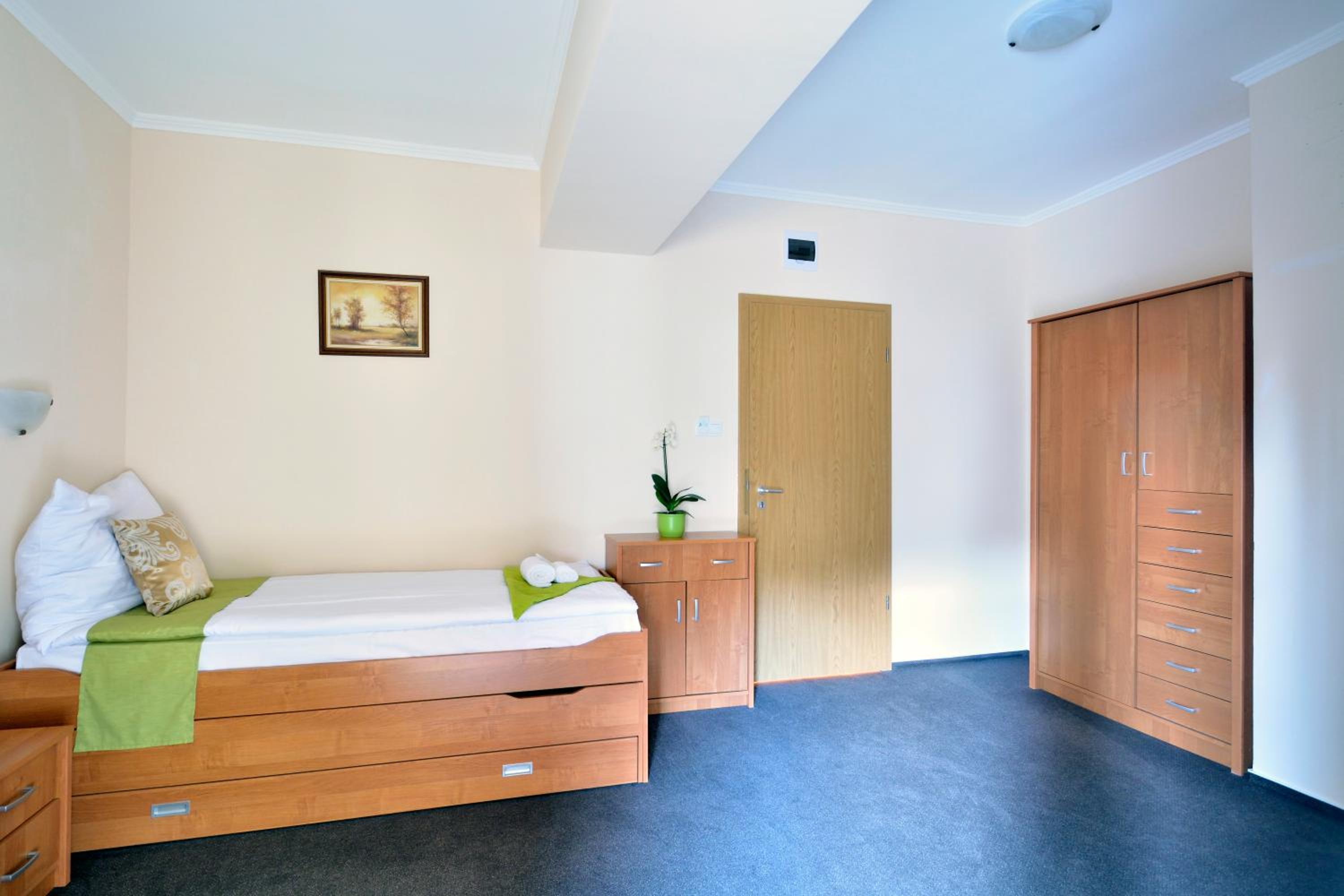 Single Room with Bathroom photo 1