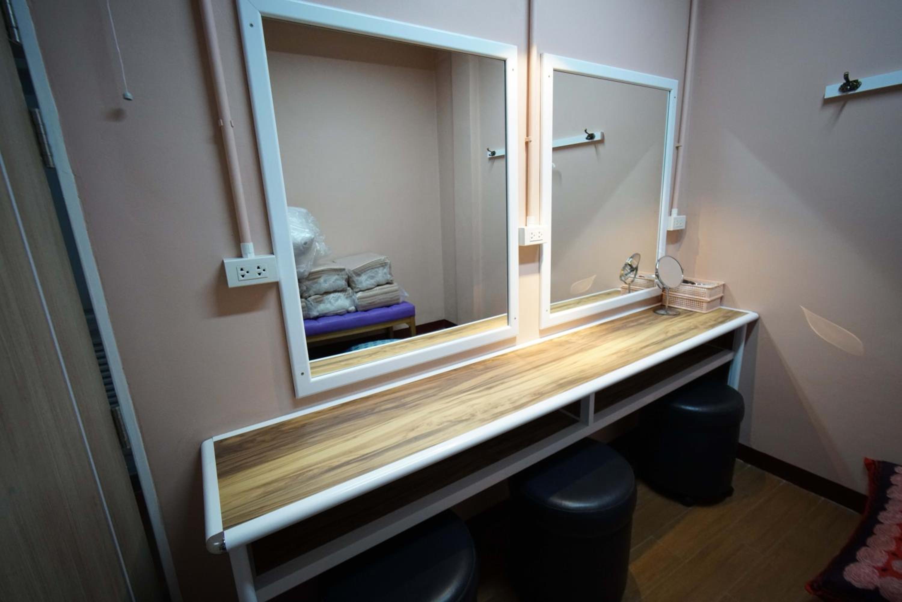 Standard Twin Room With Shared Bathroom photo 2
