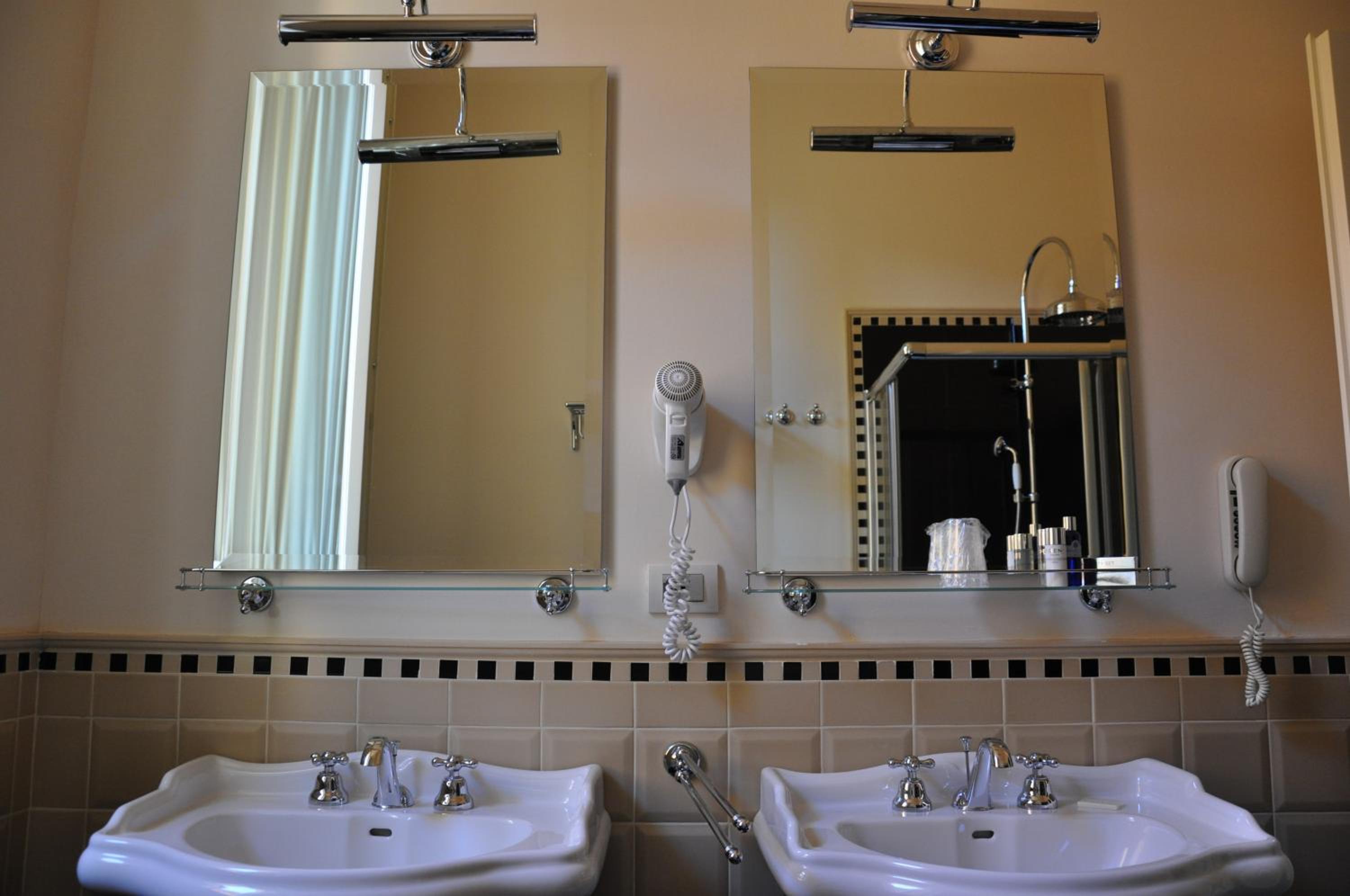 Superior Double or Twin Room - Photo 4