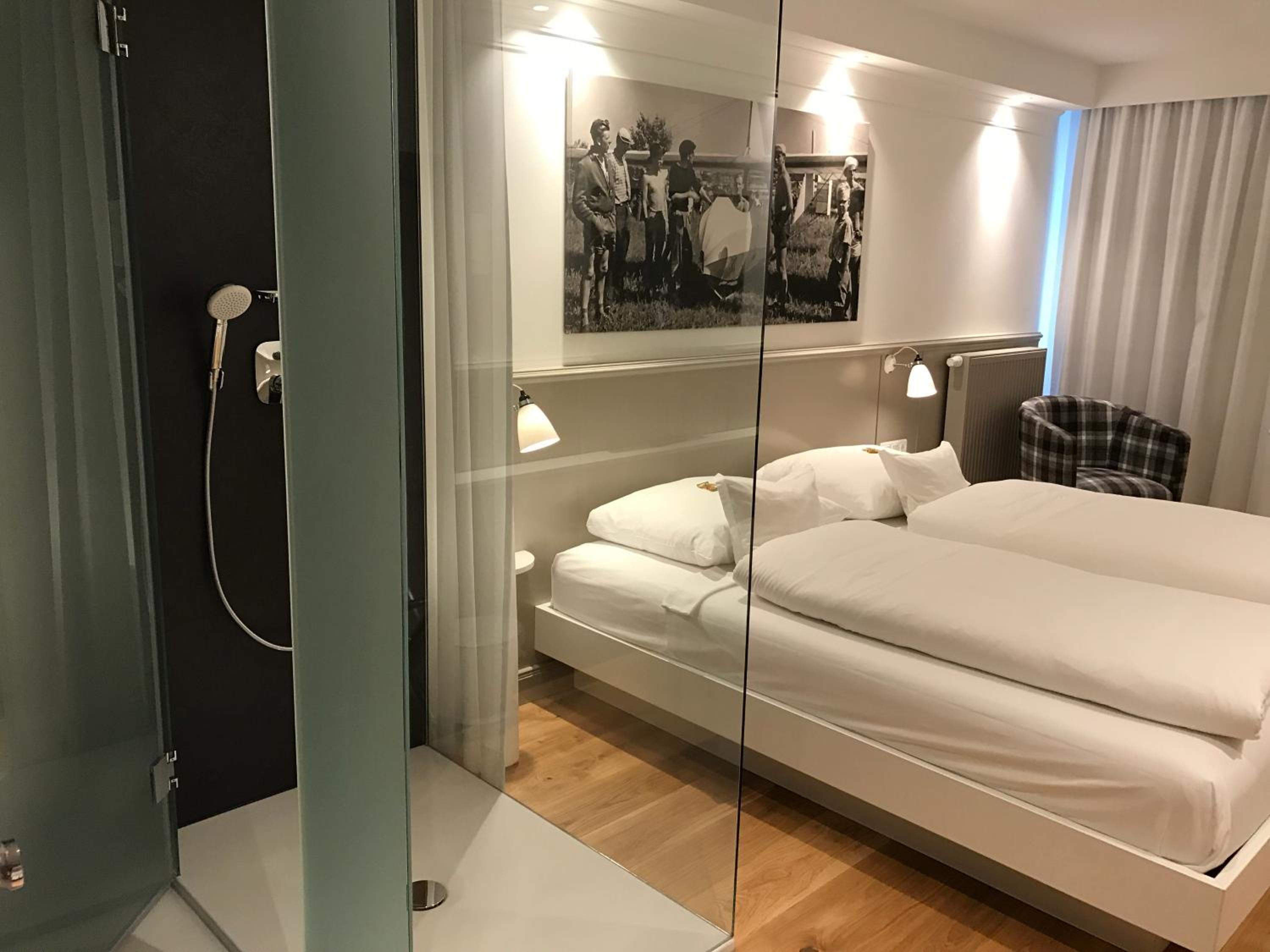 Double Room with Balcony - Photo 3