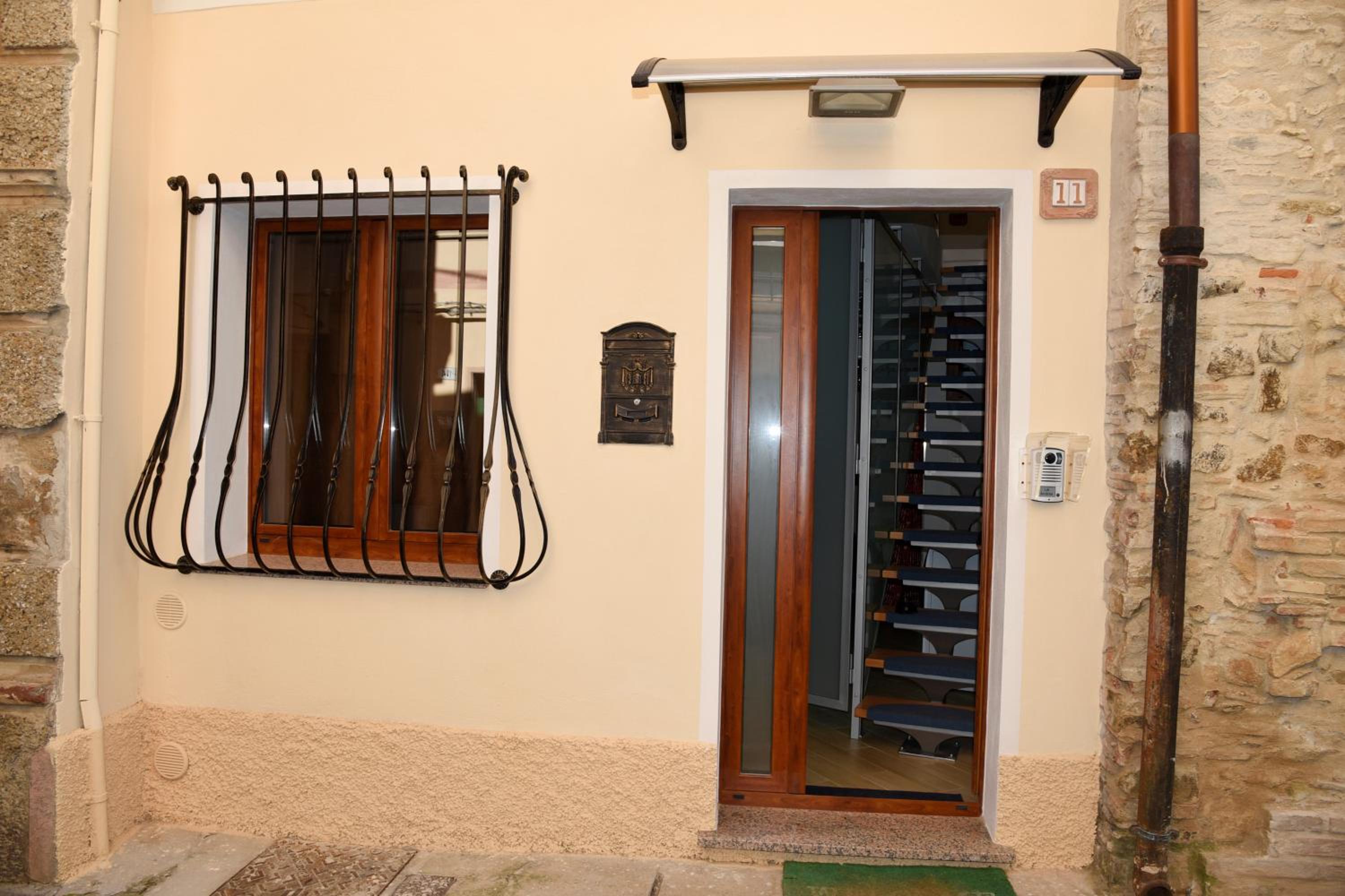 Double or Twin Room - Private Bathroom  - Photo 8
