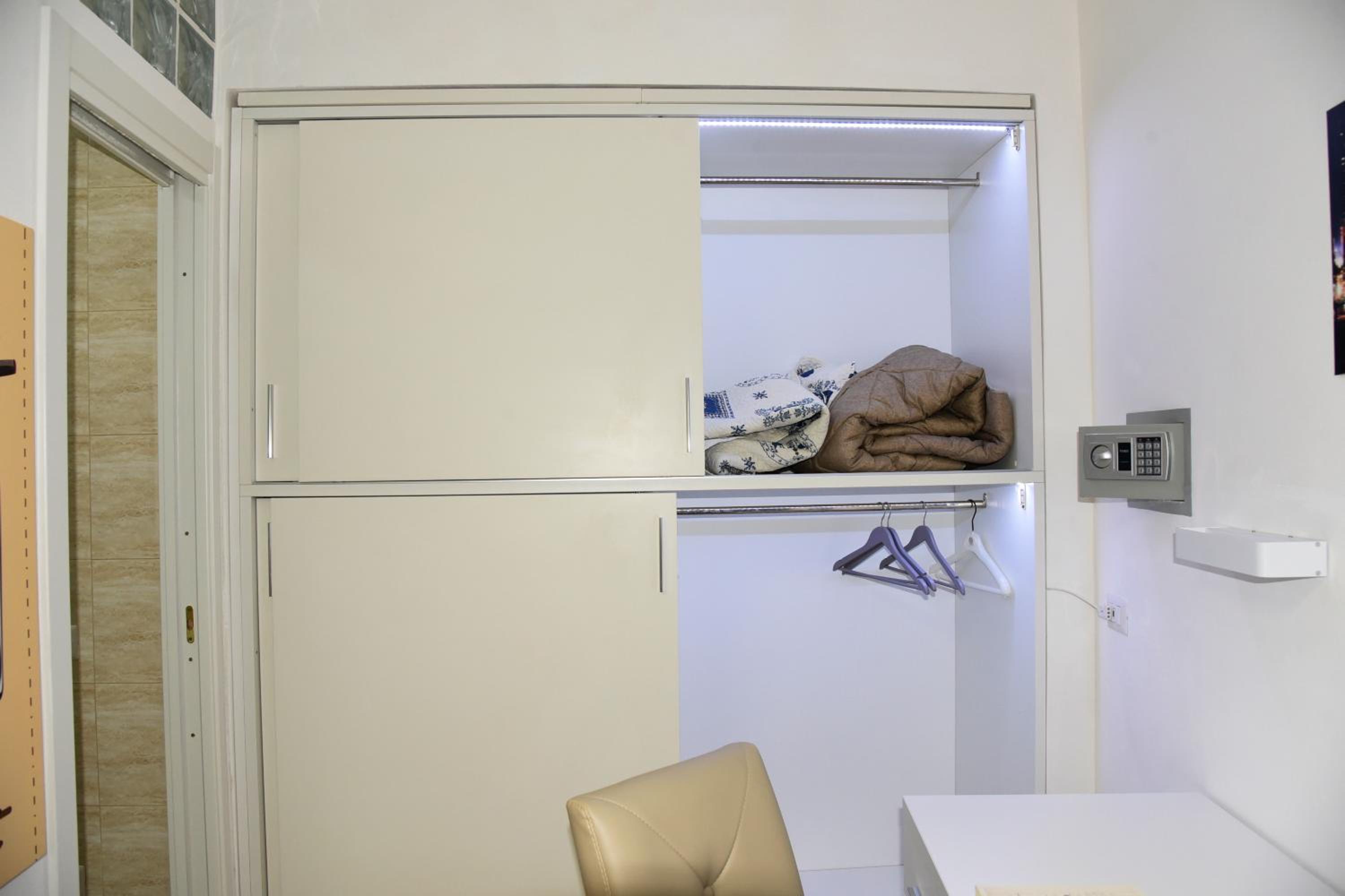 Double or Twin Room - Private Bathroom  - Photo 35