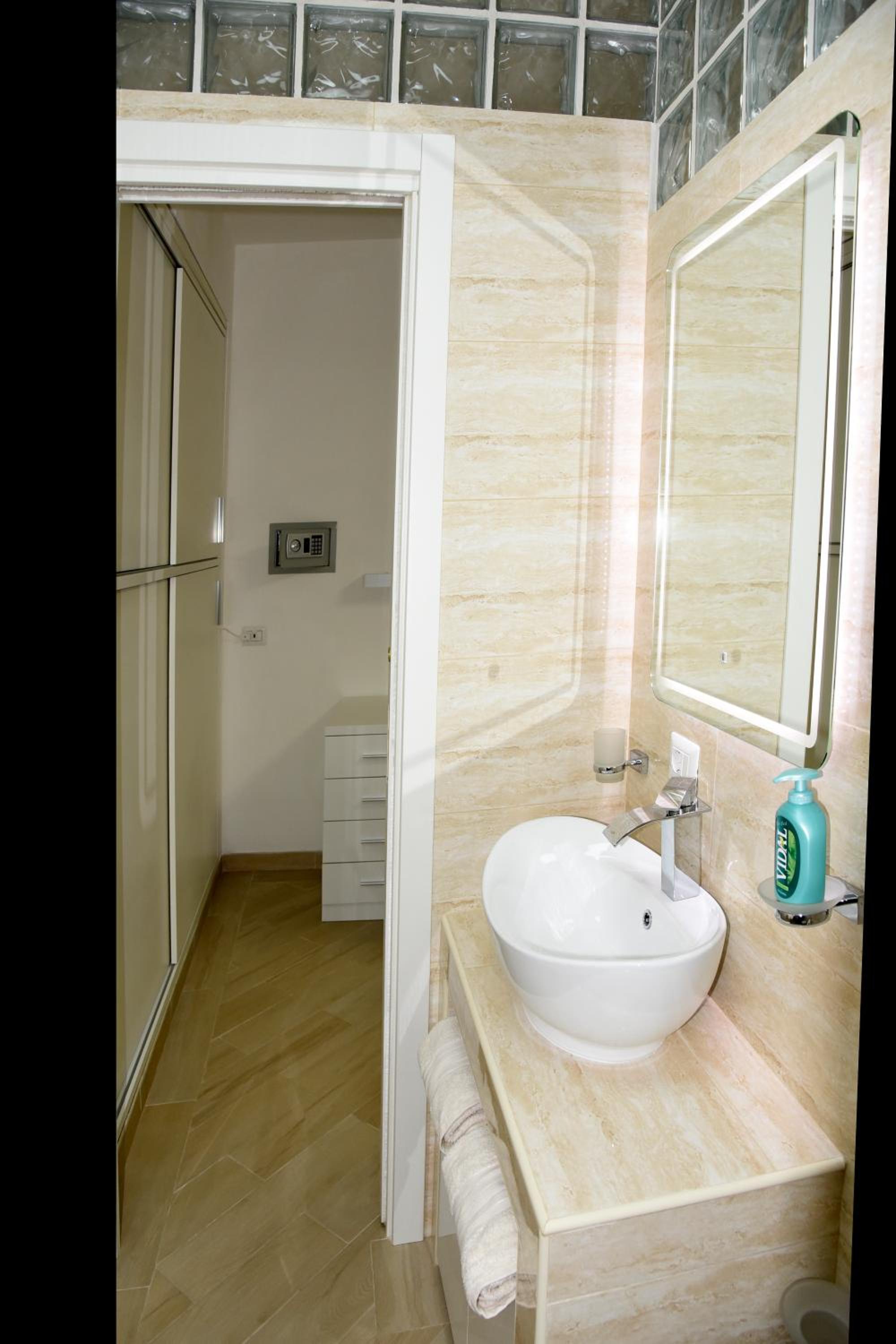 Double or Twin Room - Private Bathroom  - Photo 39
