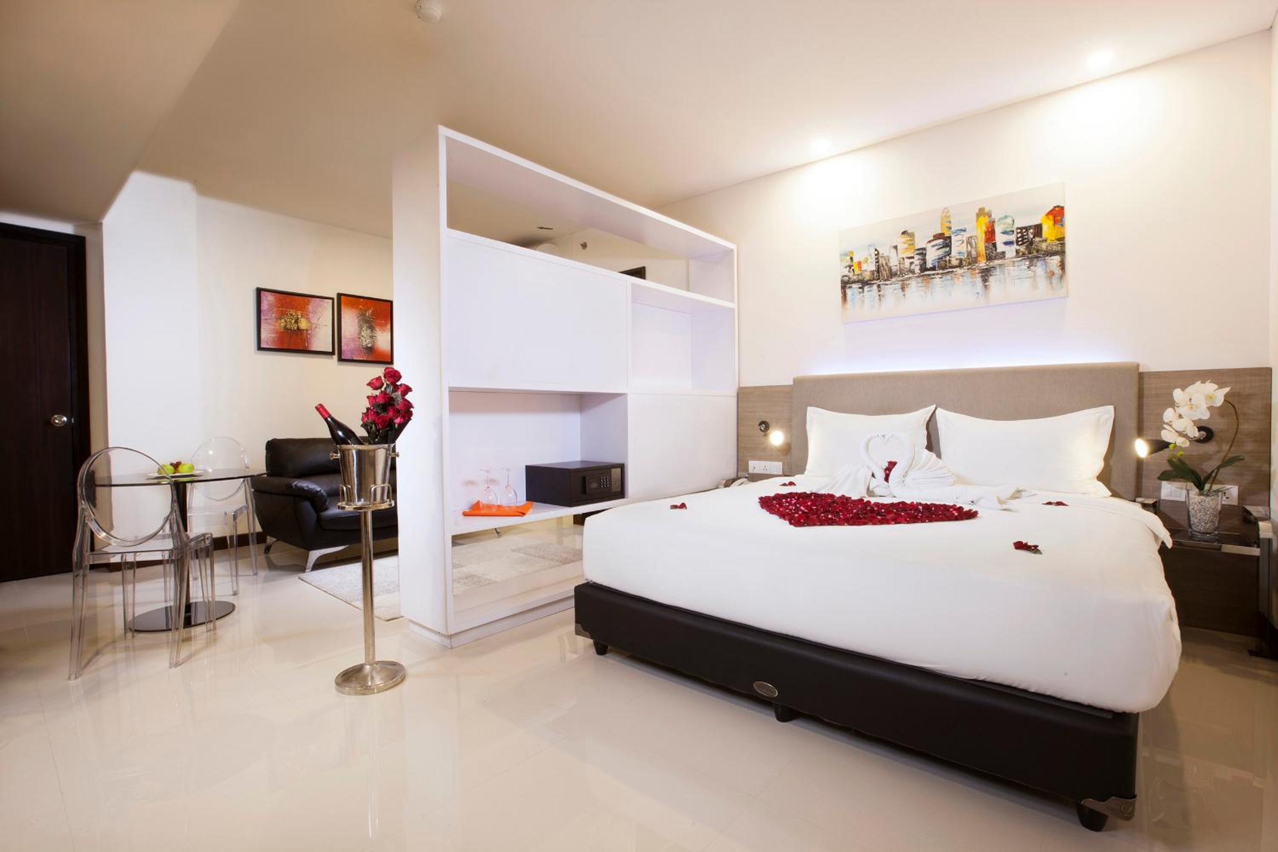 Jacuzzi & Sauna Family Suite photo 2