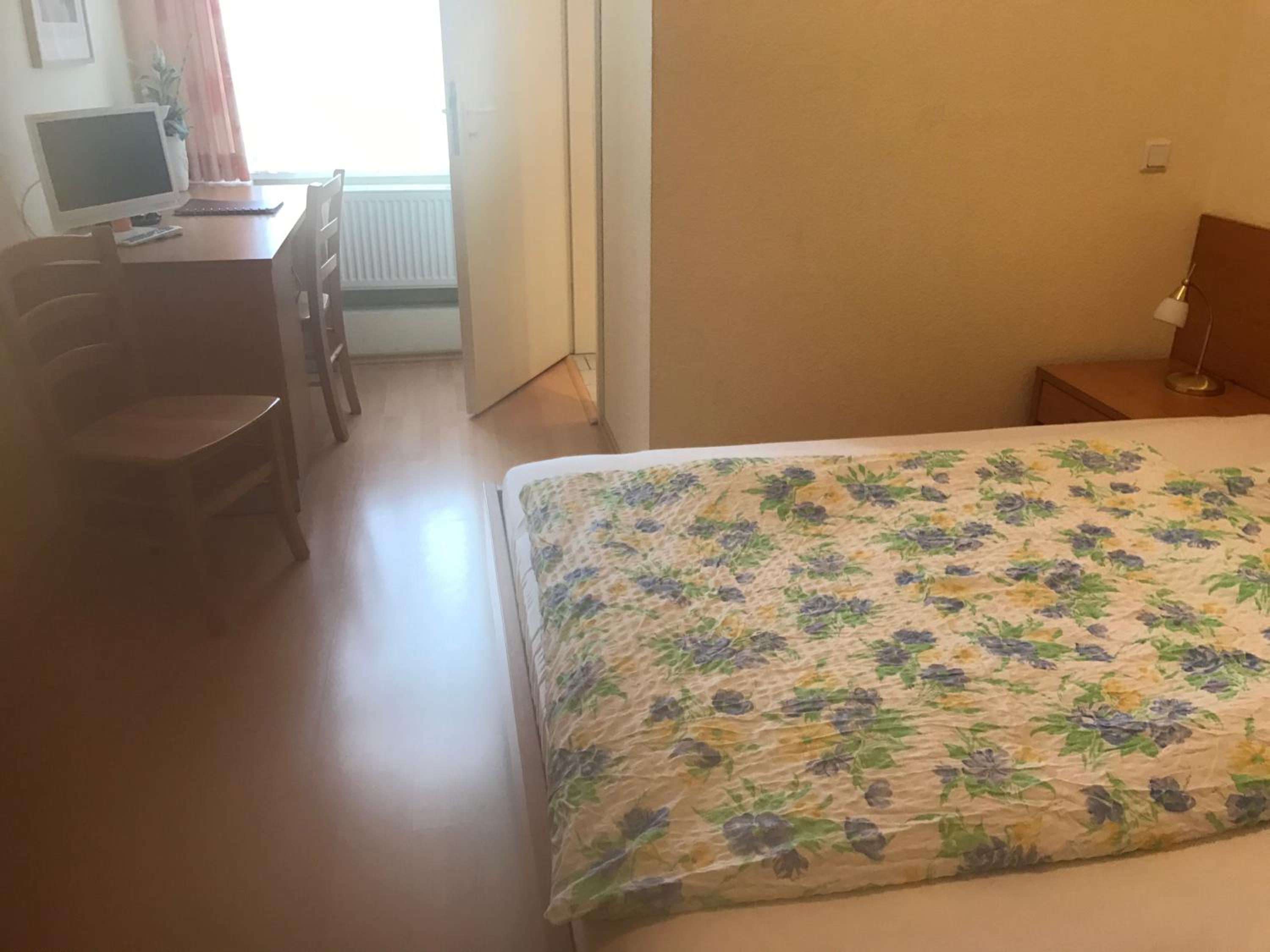 Small Double Room - Photo 1