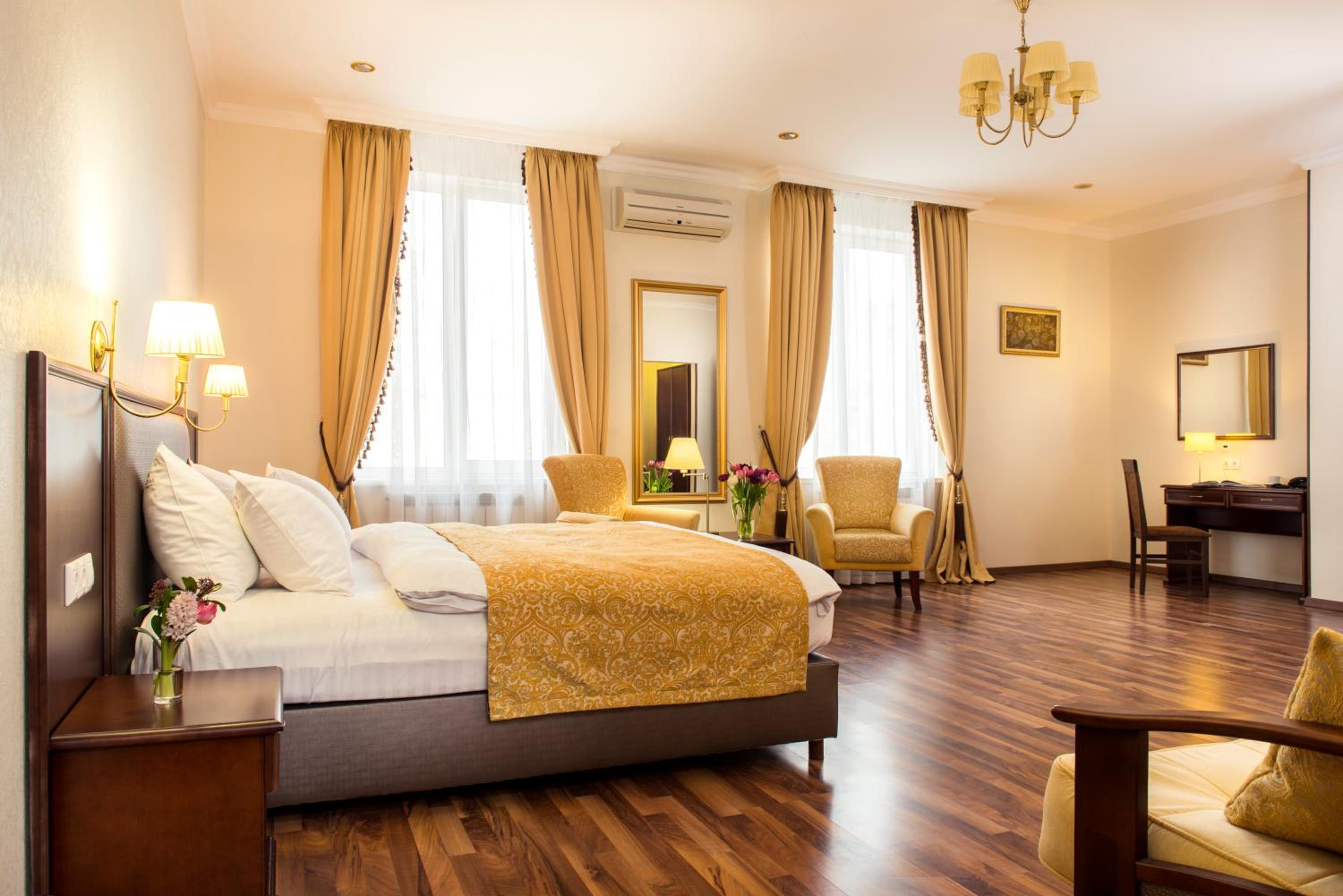 Suite - Photo 2