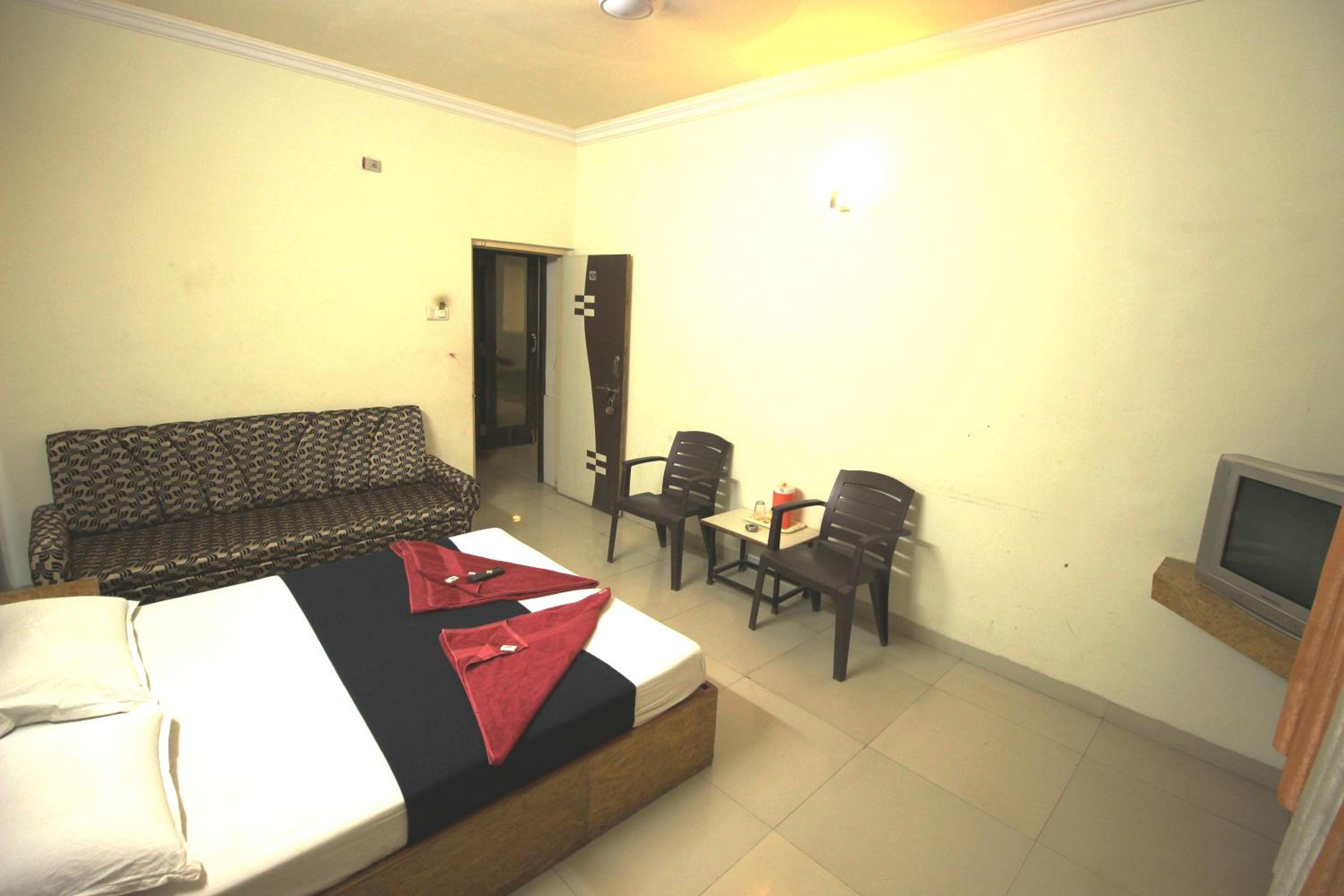 Deluxe Double Bed Room AC photo 1