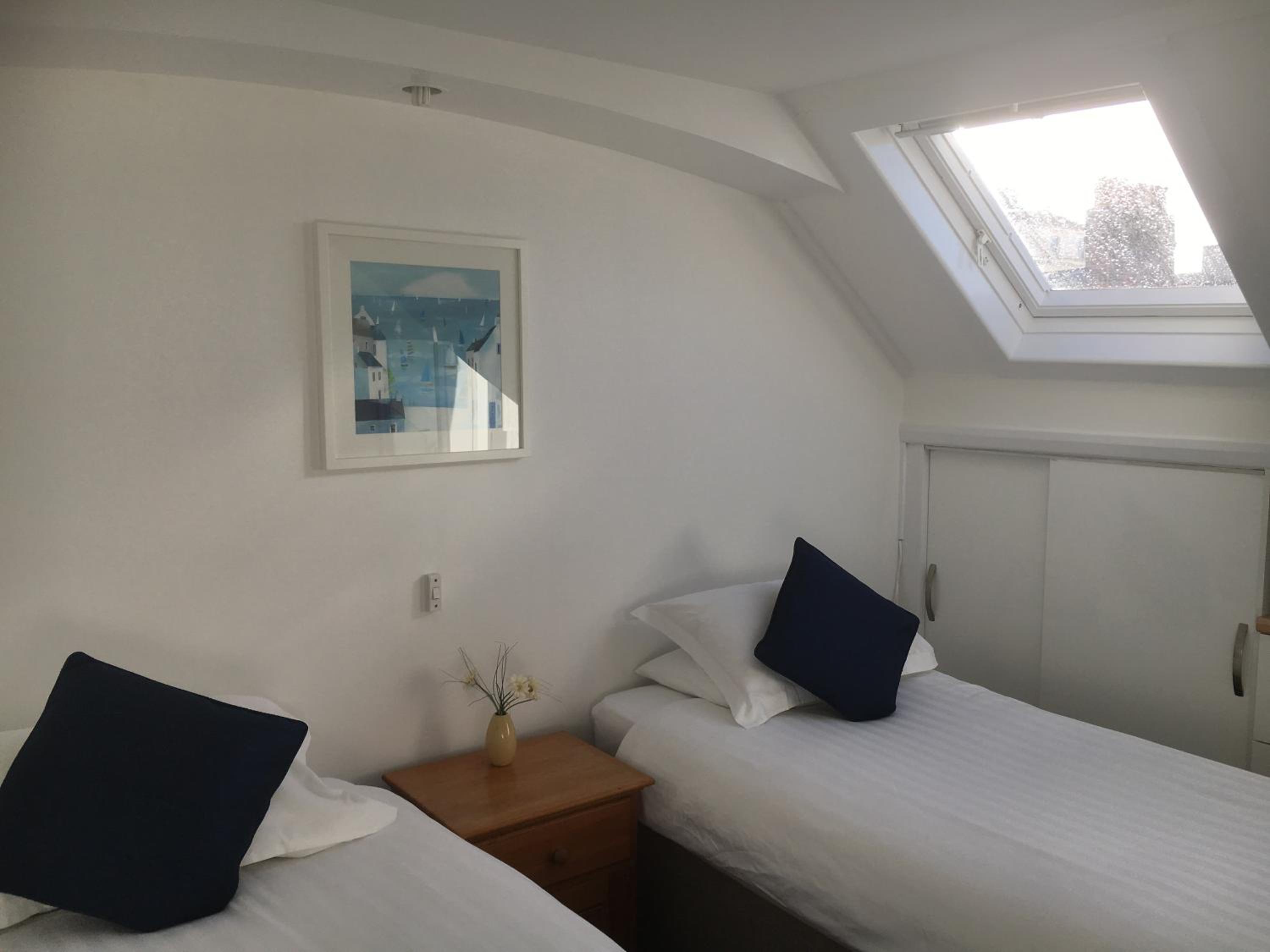 Standard Twin Room with Shared Bathroom photo 1