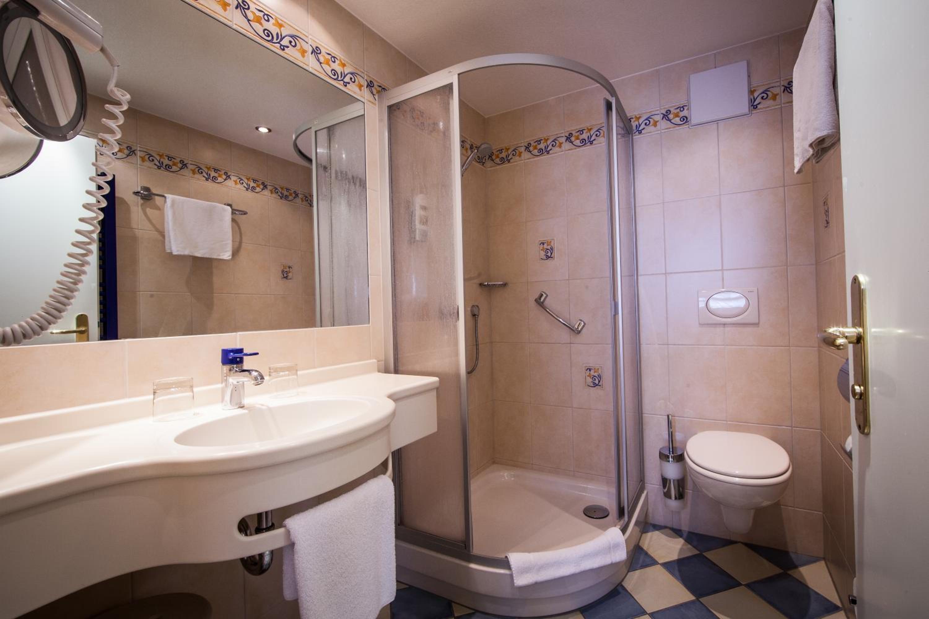 Comfort Twin Room - Photo 2