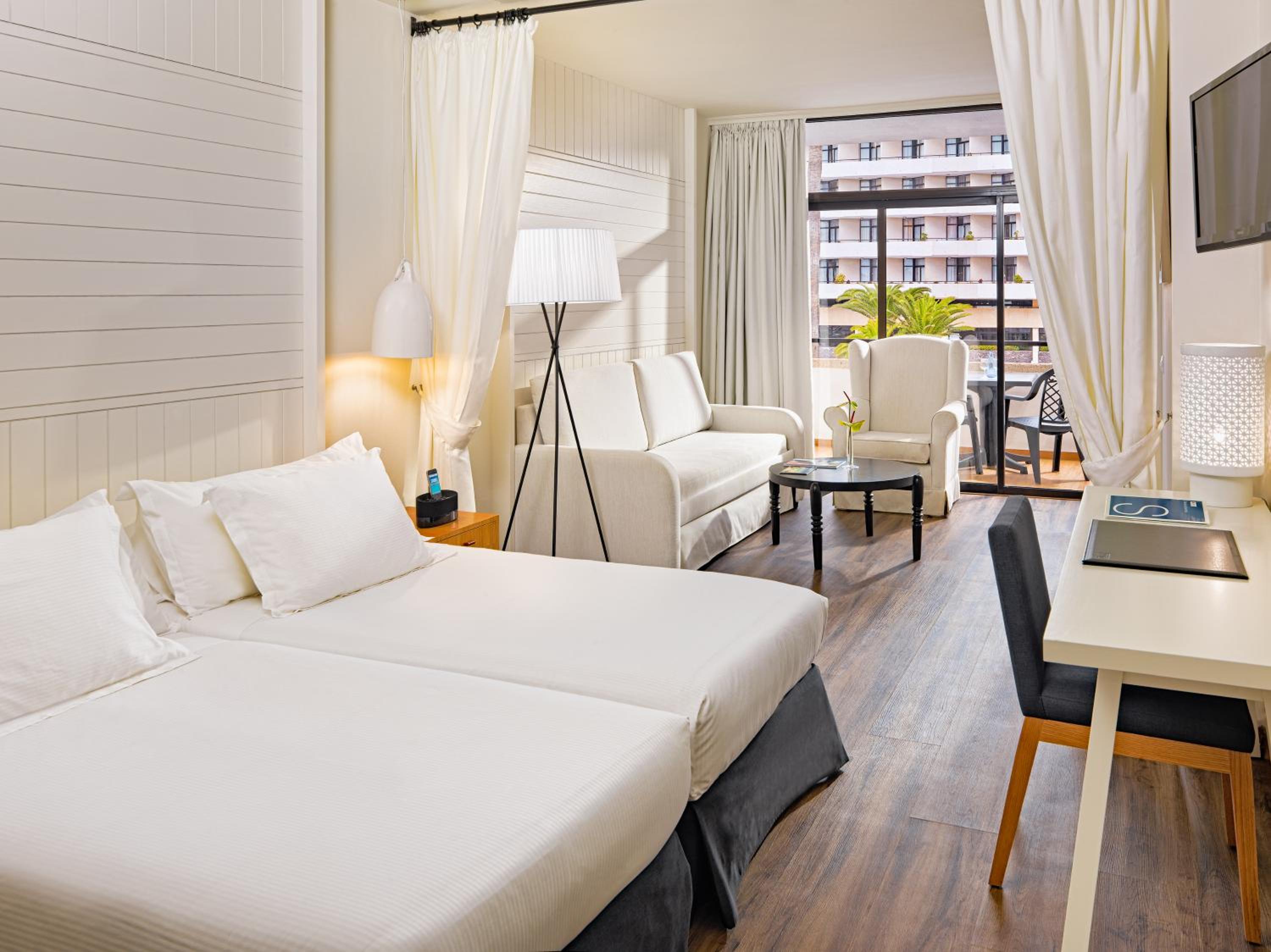 Junior Suite (2 Adults) - Photo 1