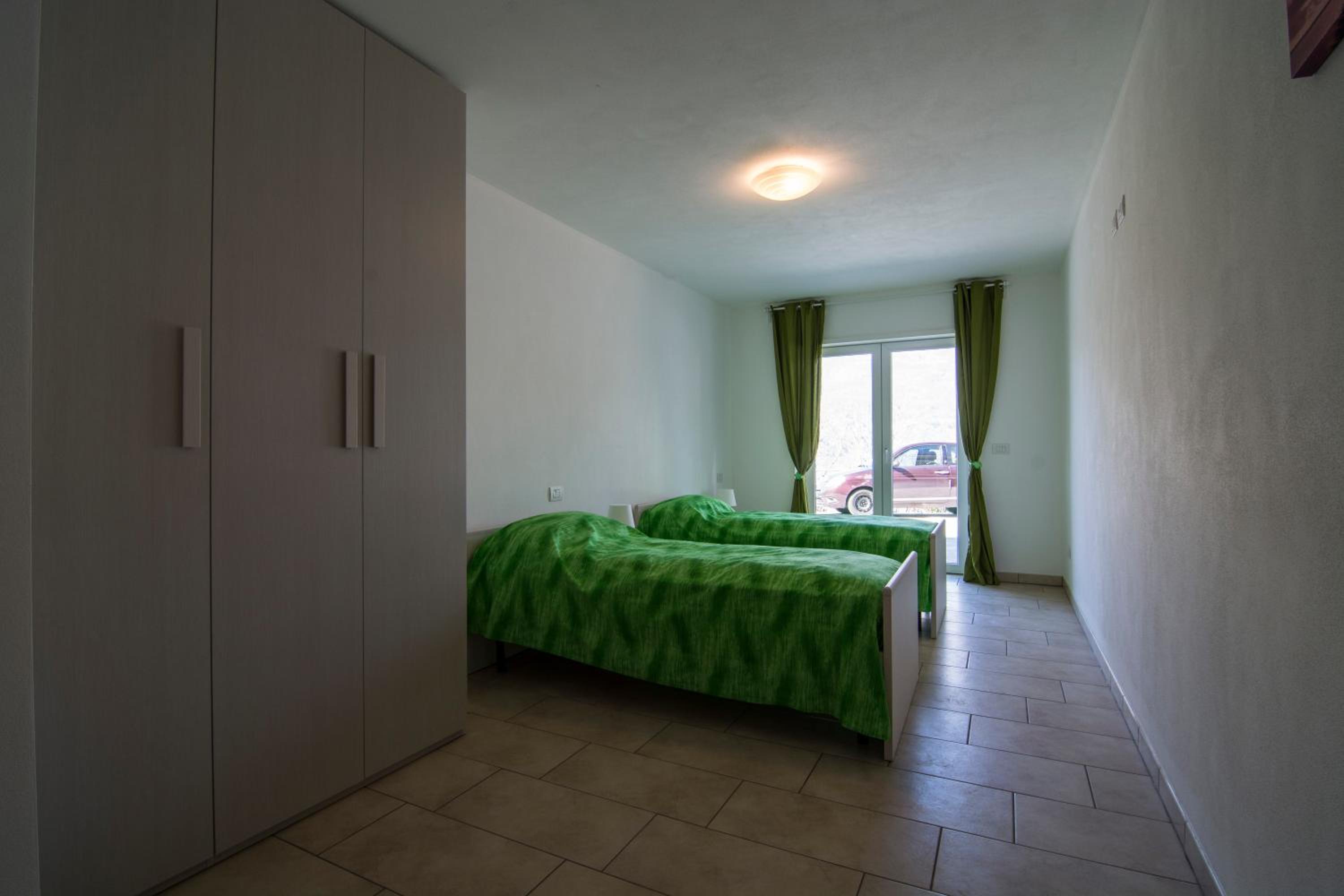 Three-Bedroom Apartment with Lake View - Split Level photo 2