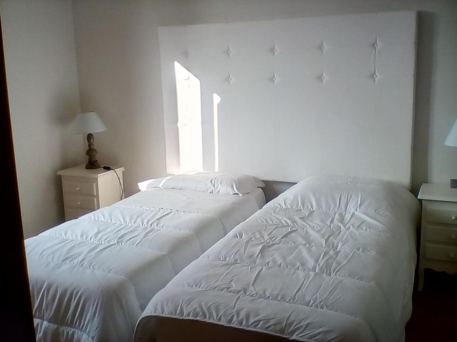 Twin Room with Private Bathroom - Photo 4