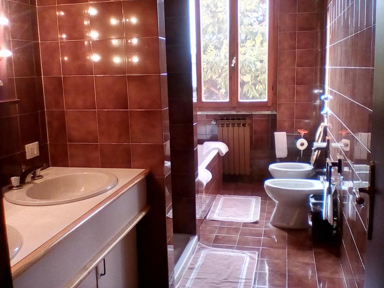 Twin Room with Private Bathroom - Photo 1