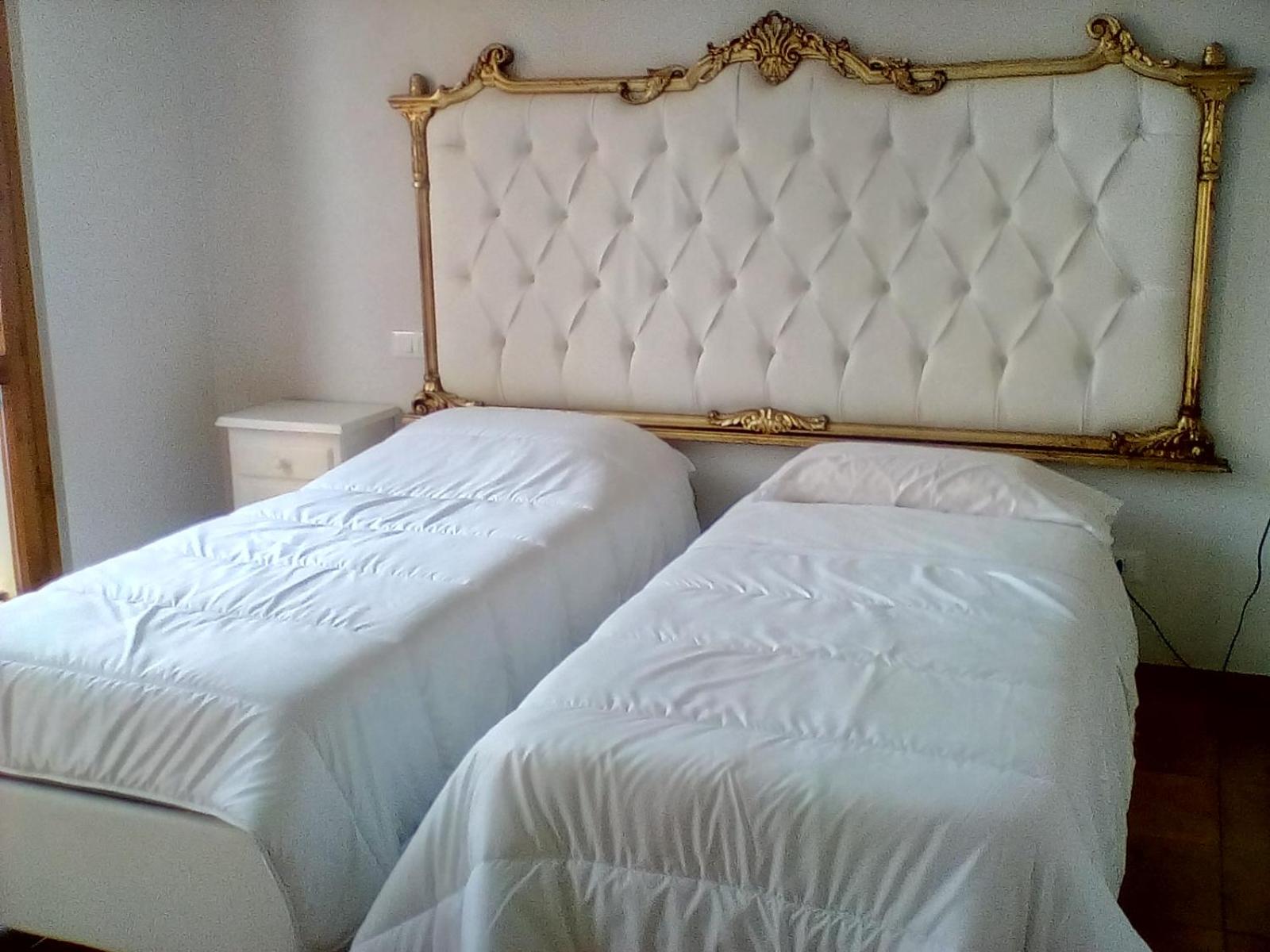 Twin Room with Private Bathroom - Photo 6