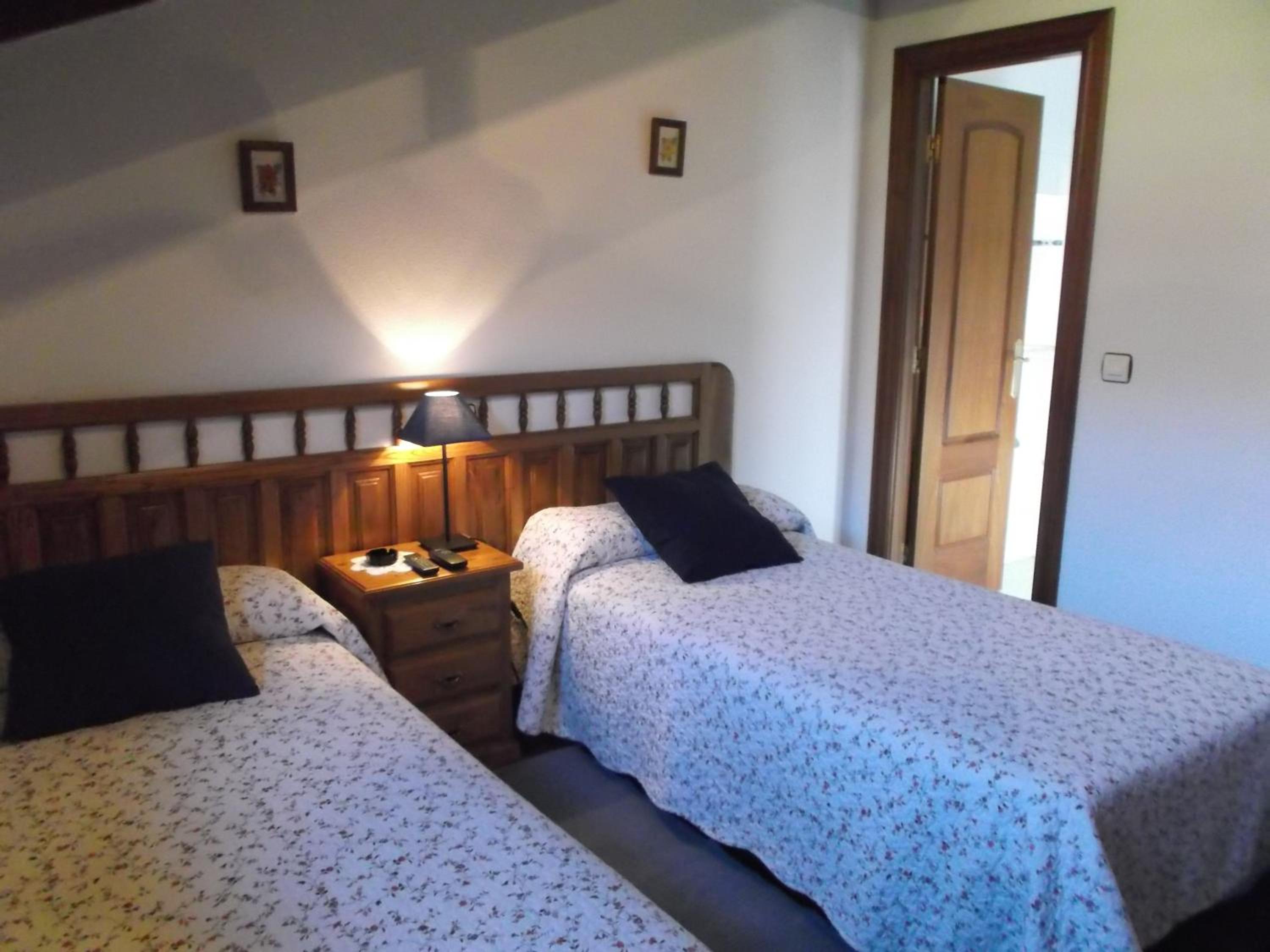 Twin Room - Photo 2