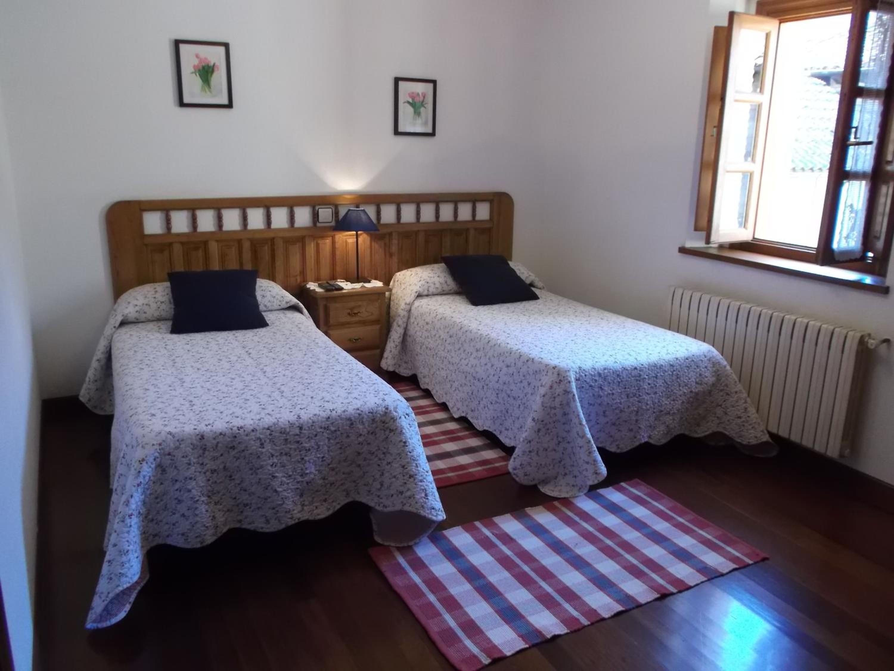 Twin Room - Photo 5