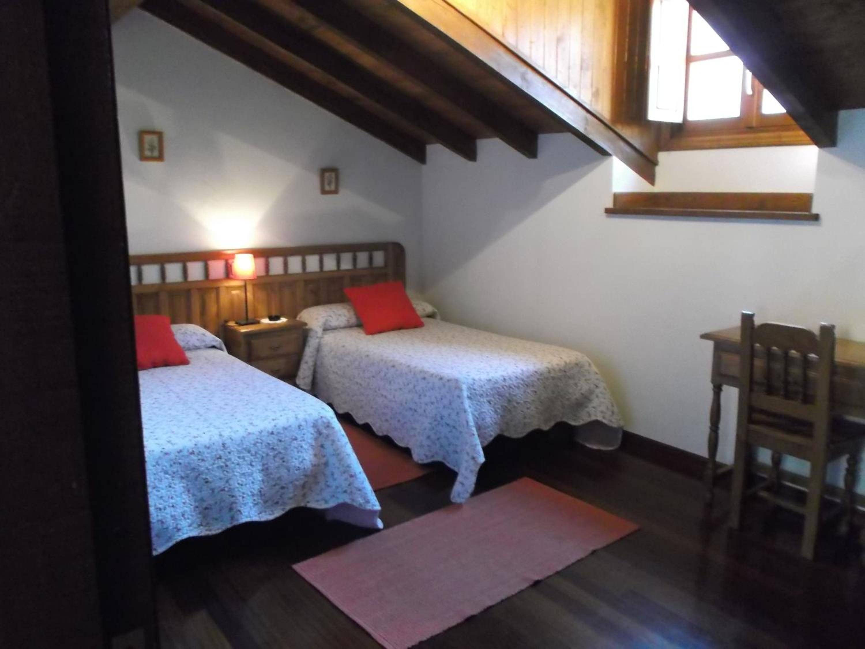 Twin Room - Photo 7