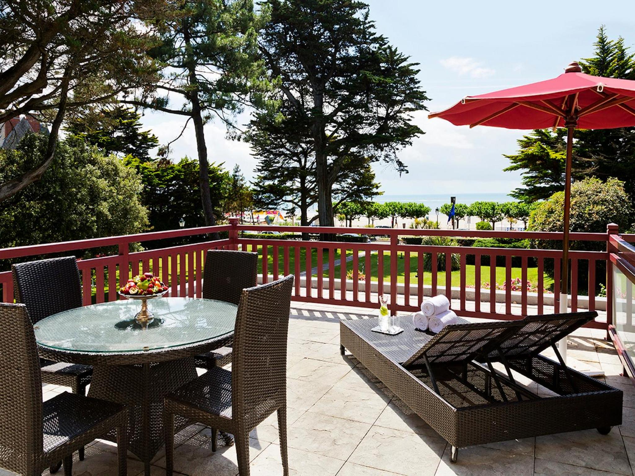 Deluxe Suite with Sea View and Terrace photo 2