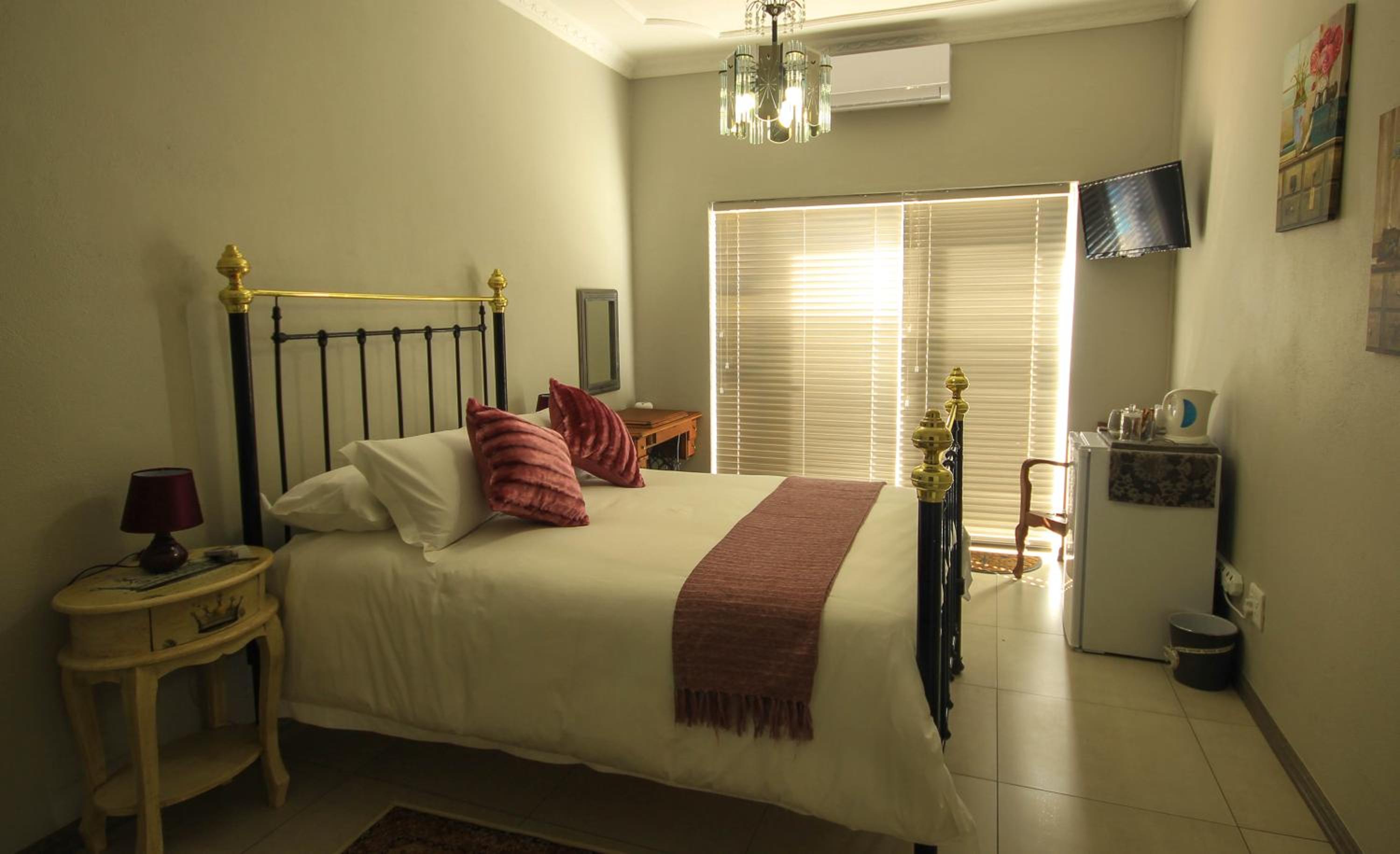 Double Room with Private Bathroom - Photo 1