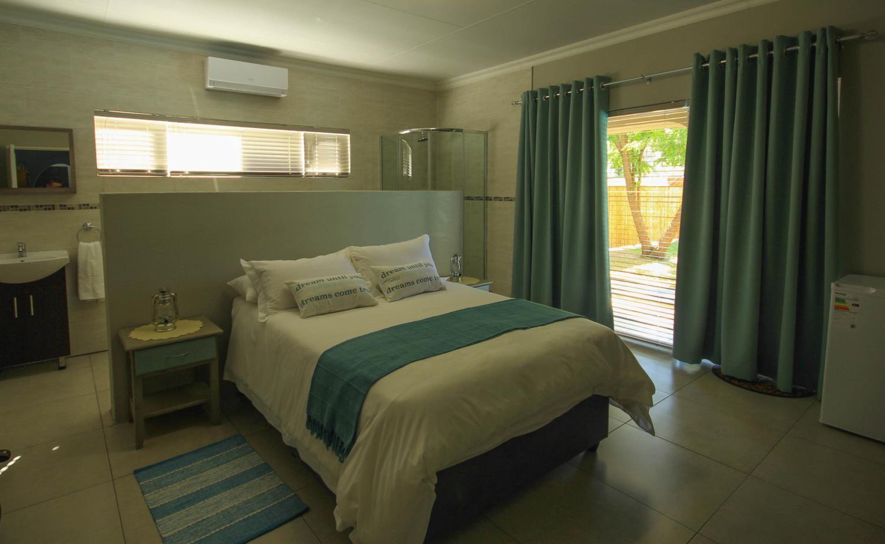 Deluxe Double Room with Shower - Photo 1