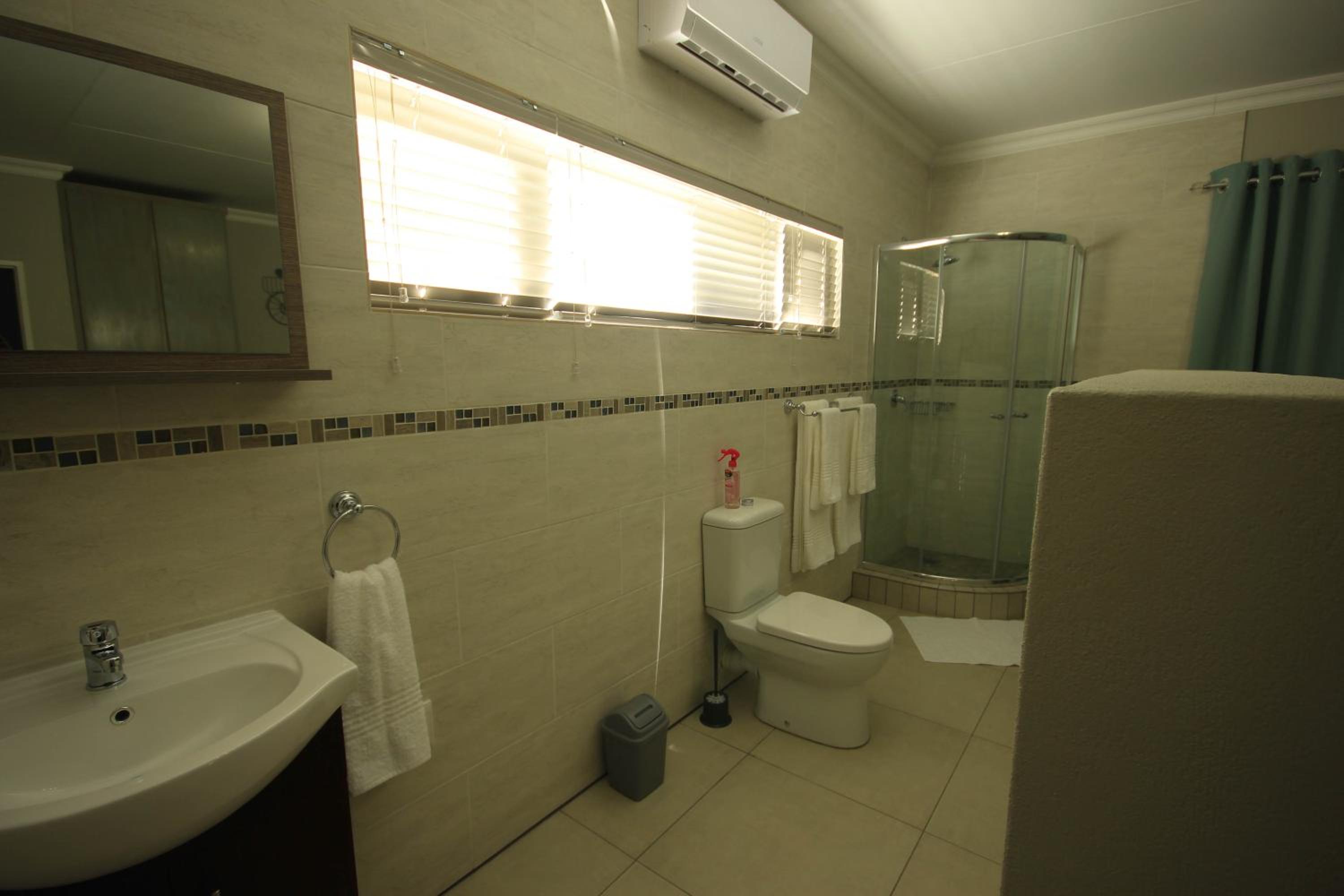 Deluxe Double Room with Shower - Photo 2