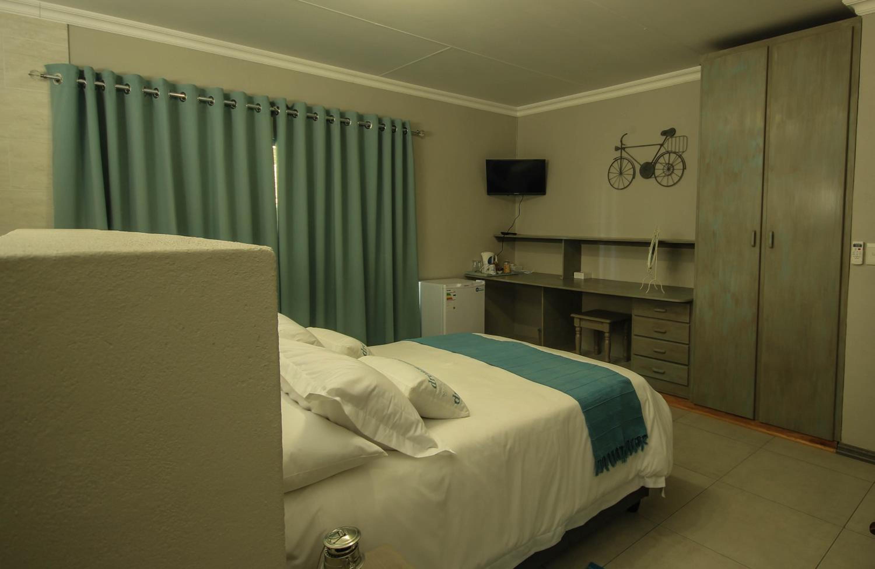 Deluxe Double Room with Shower - Photo 3