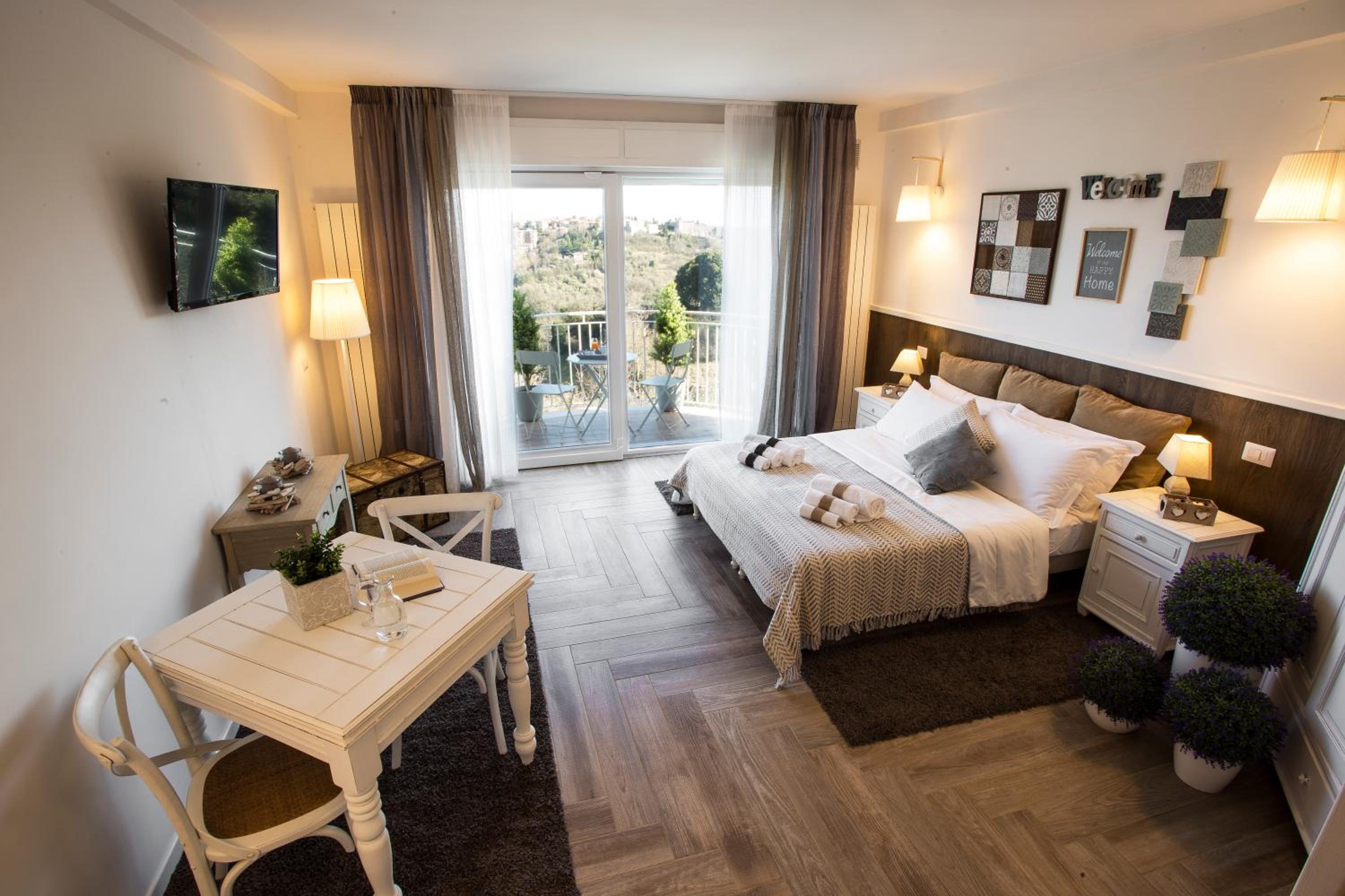 Double Room - Photo 11