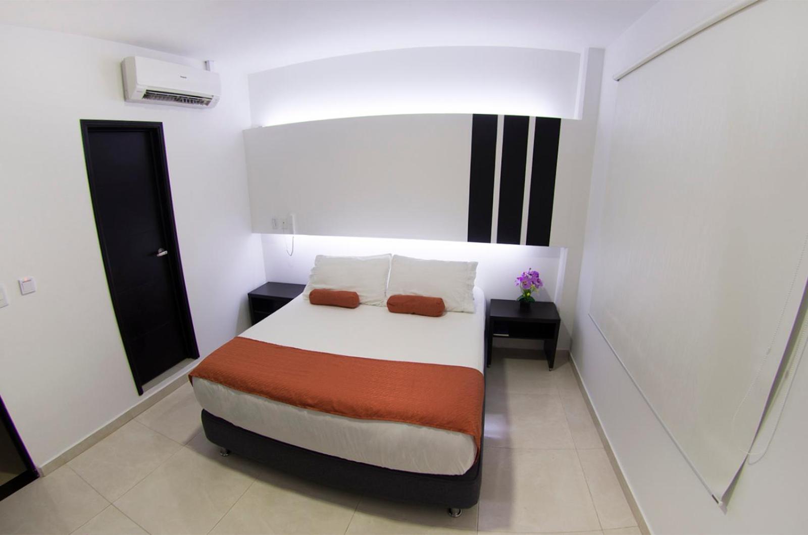 Queen Room photo 2