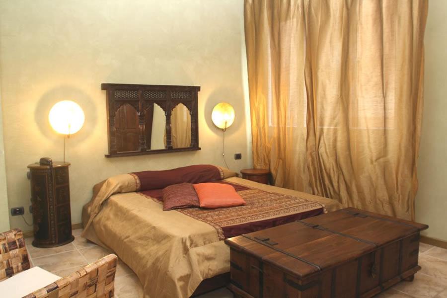 Large Double Room - Photo 3