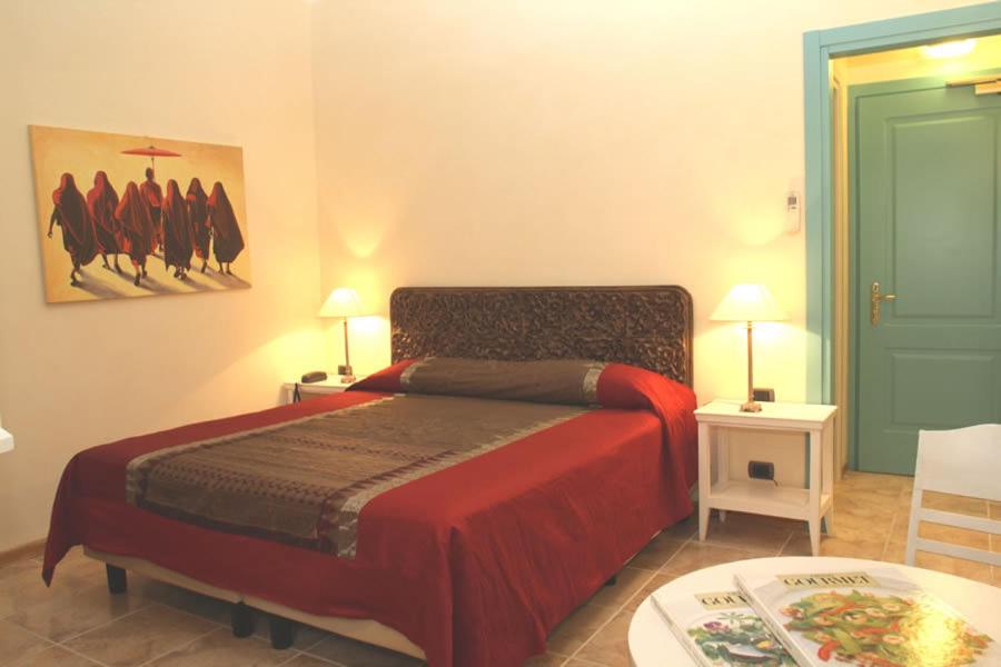 Large Double Room - Photo 6