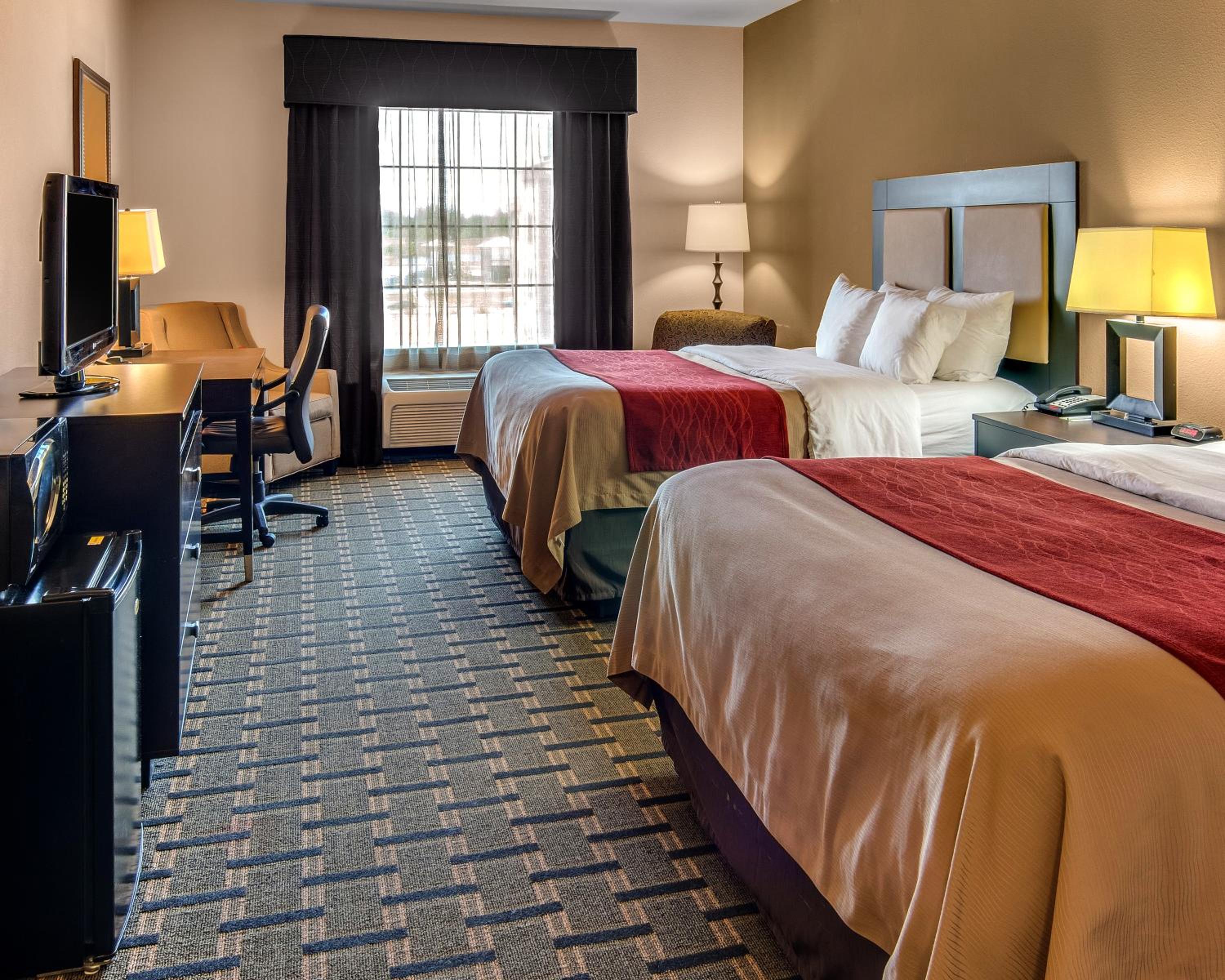 Queen Room with Two Queen Beds - Non-Smoking - Photo 1