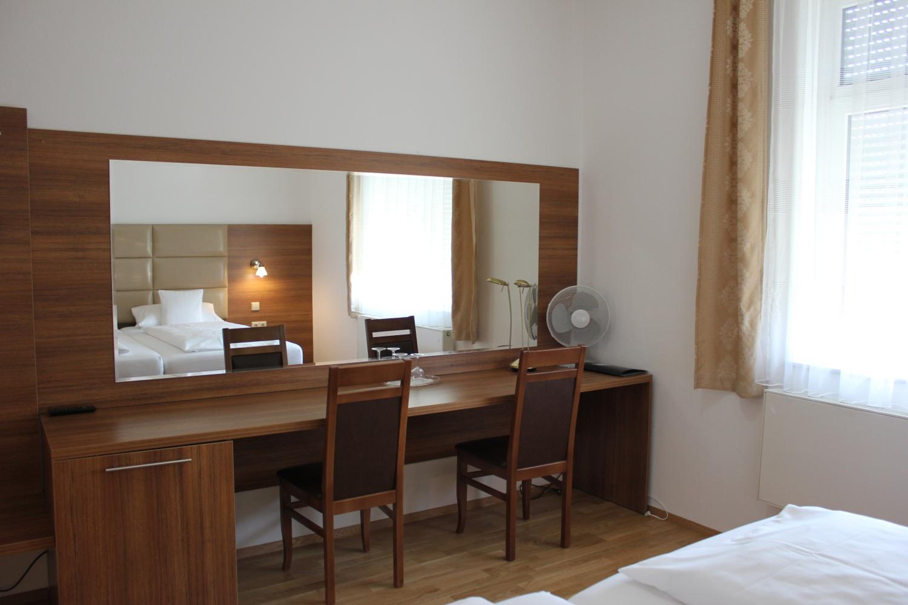 Double Room - Photo 3
