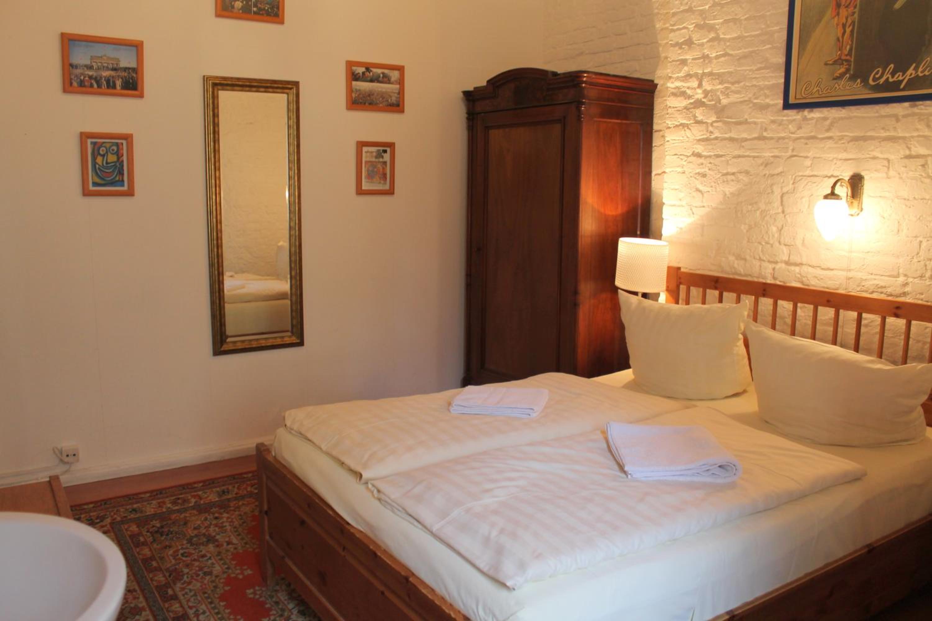 Double Room with Shared Bathroom photo 1